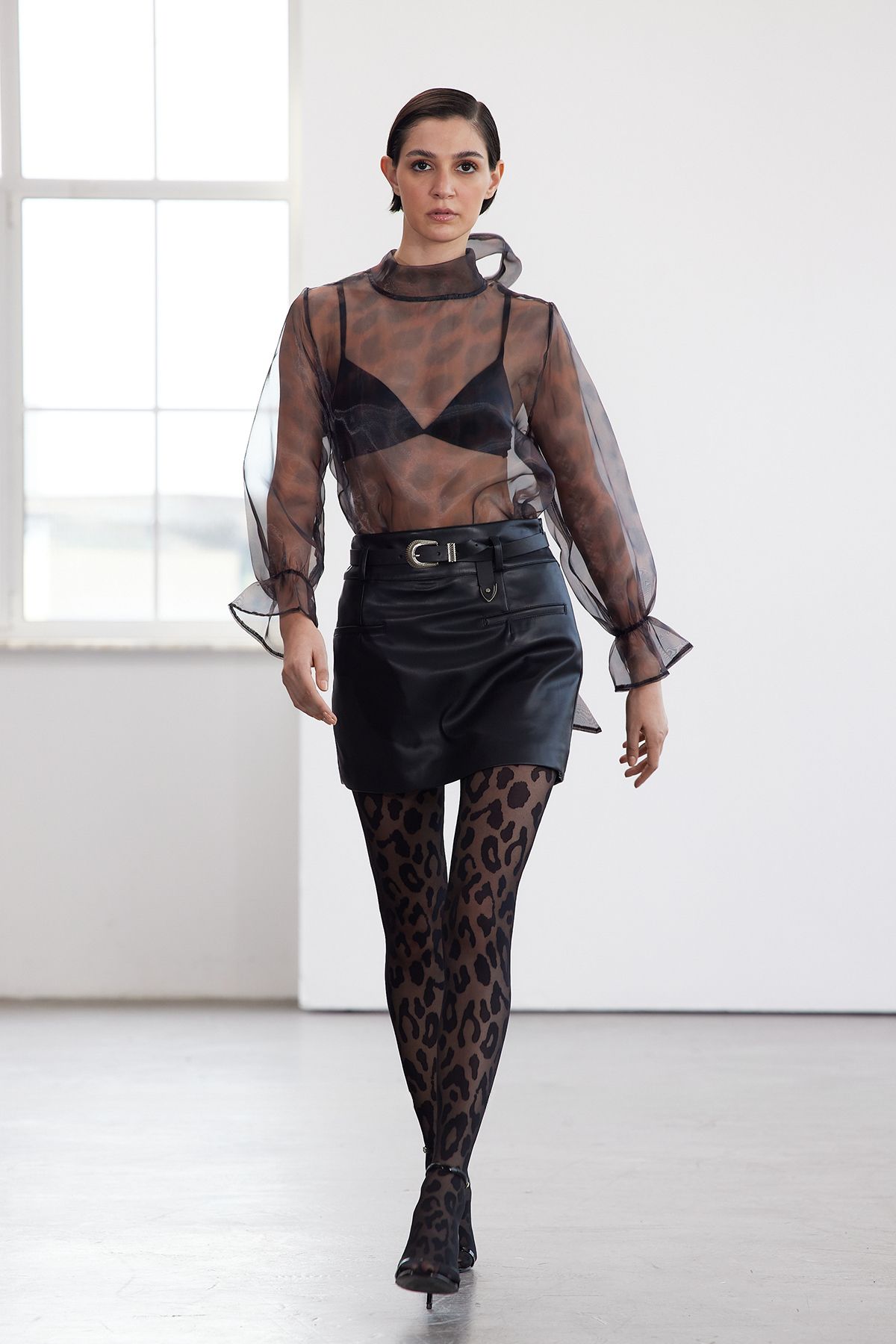 Trendyol Collection Przezroczysta Brązowa Bluzka Z Nadrukiem W Panterkę - Edycja Limitowana Twoaw25bz00188 Kobieta - 36
