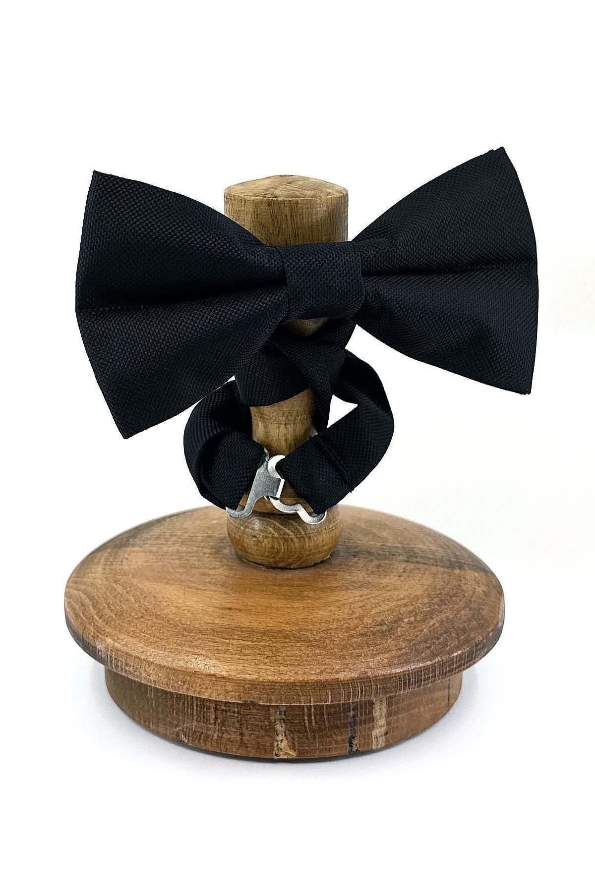  پاپیون کلاسیک طرح خال‌خالی مشکی P1885