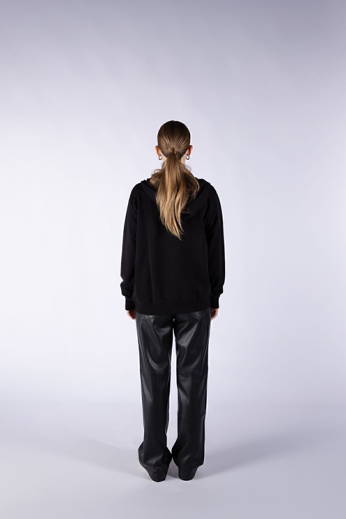 Nordbron-Women's Black Hooded Zipper Detailed Sweatshirt Soft Textured Seasonal Long Sleeve with Pocket Erfurt 4