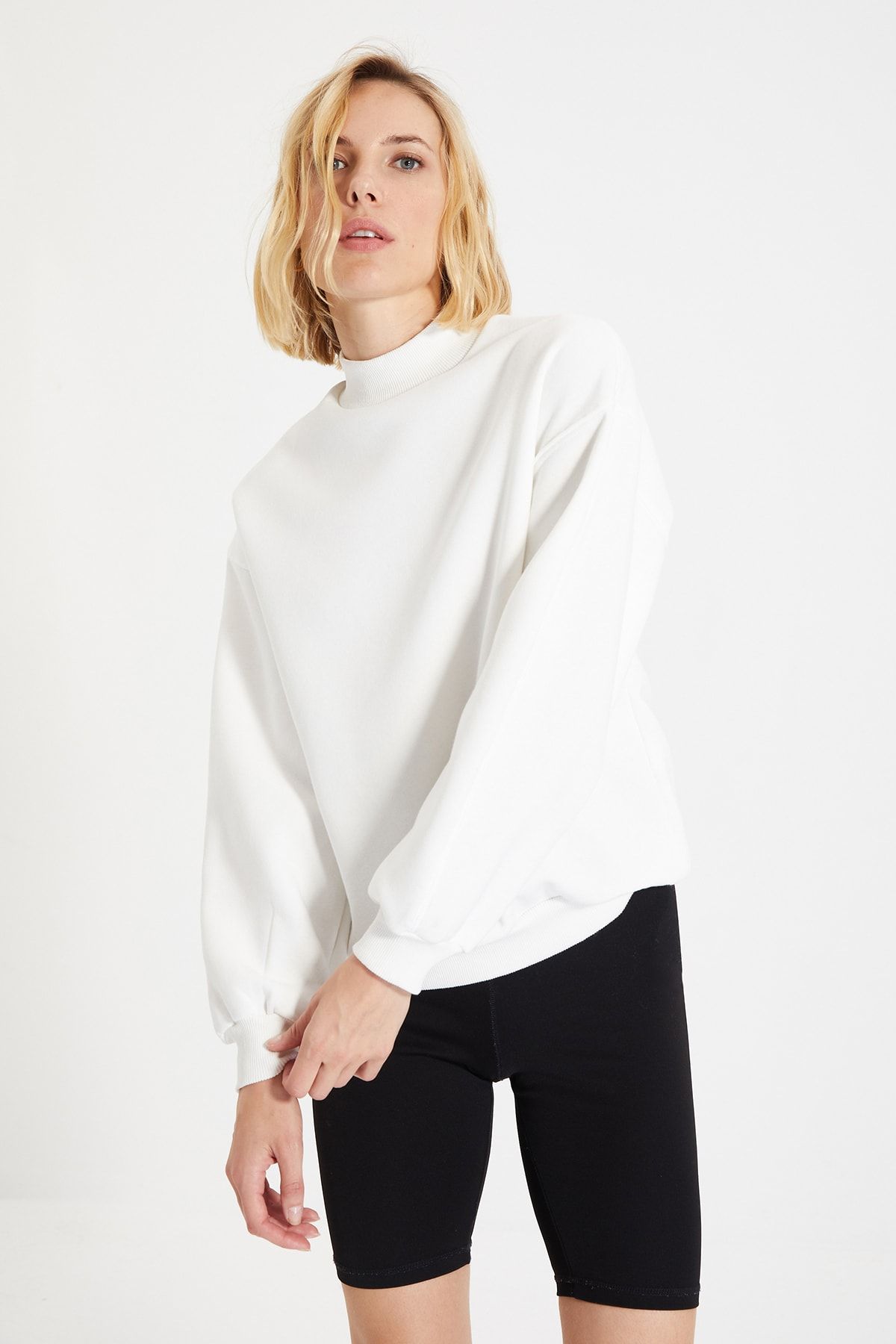 Kolekcia Trendyol-Pletená mikina Stand Collar Ecru - uvoľnený strih 7