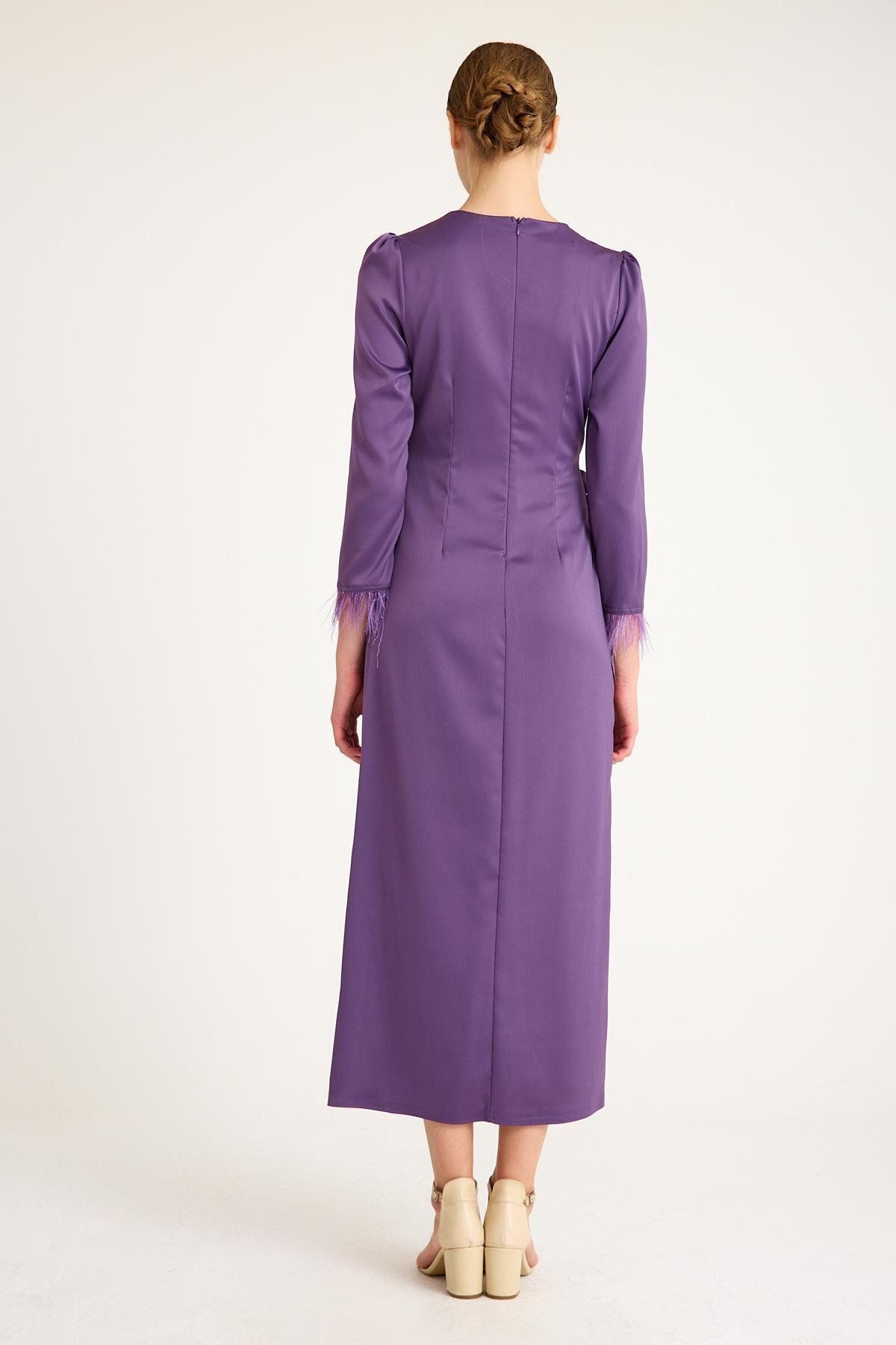 Olcay-Abendkleid aus Seidensatin – Federärmel und plissiertes Taillendetail, LILA 4897-E 5