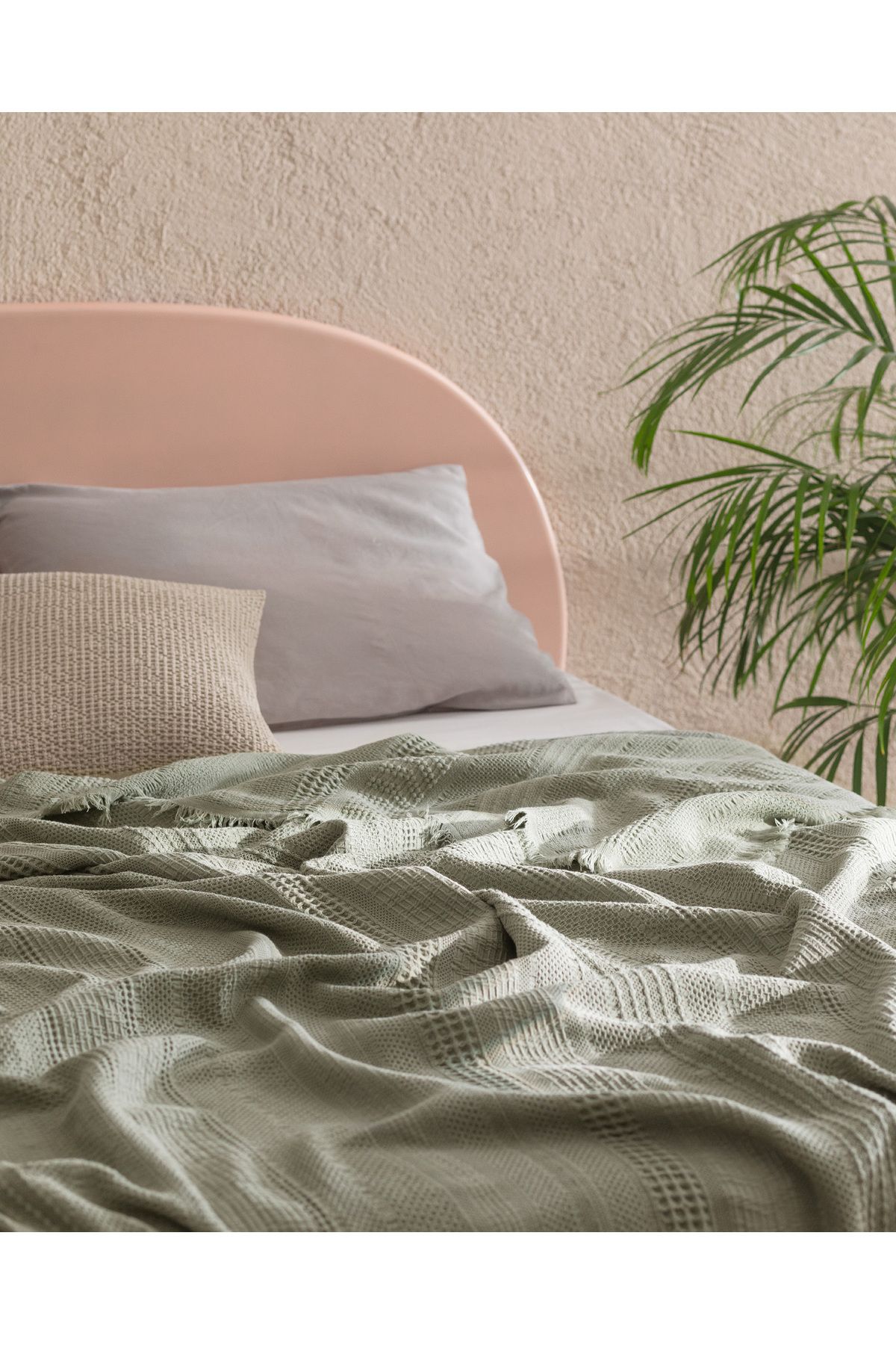 Madame Coco-Lucille Double Bedspread - Comfortable and Stylish Design 2