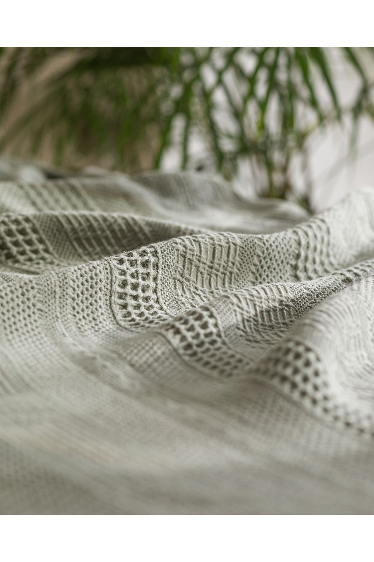 Madame Coco-Lucille Double Bedspread - Comfortable and Stylish Design 4