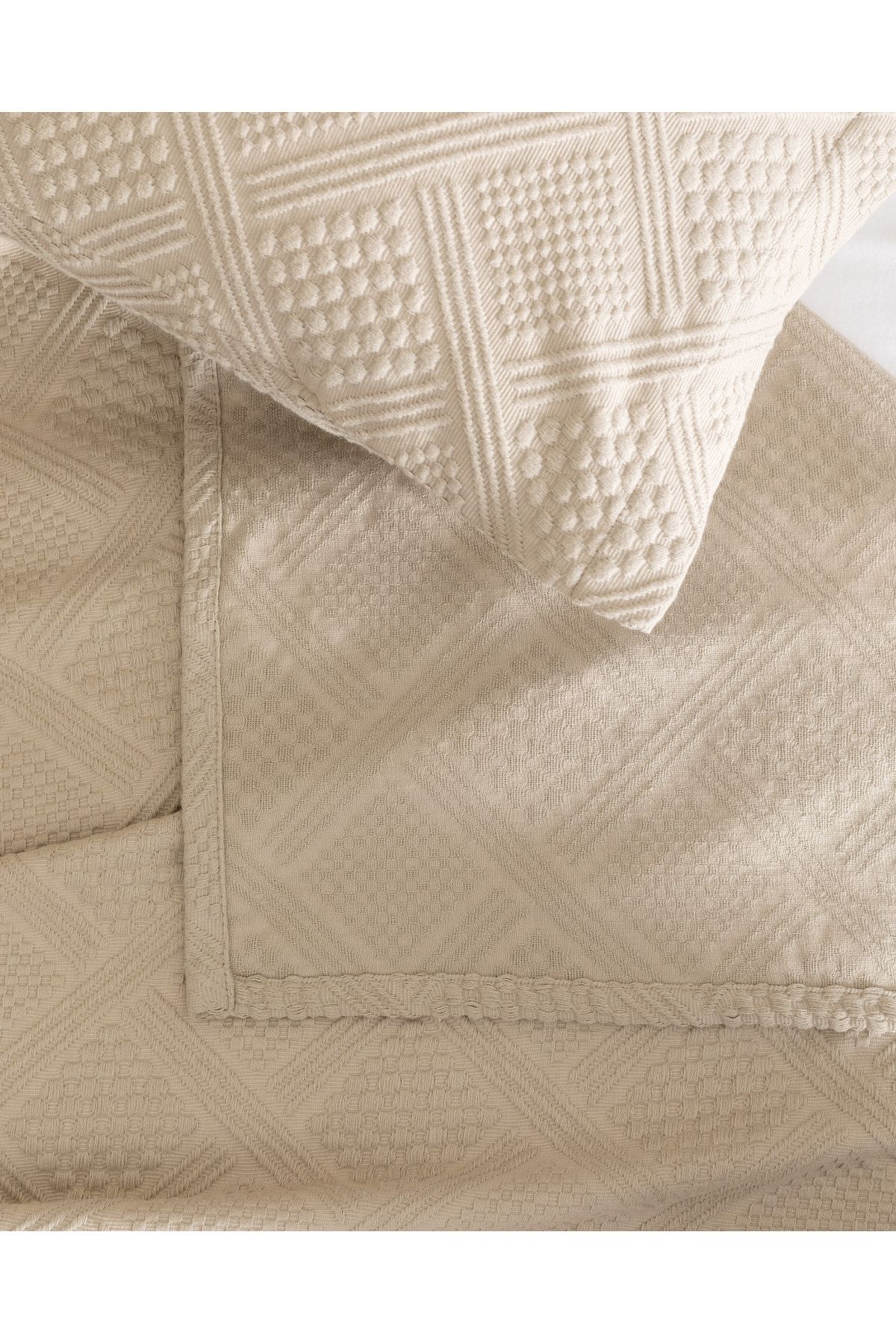 Madame Coco-Beige Triangle Double Bedspread 4