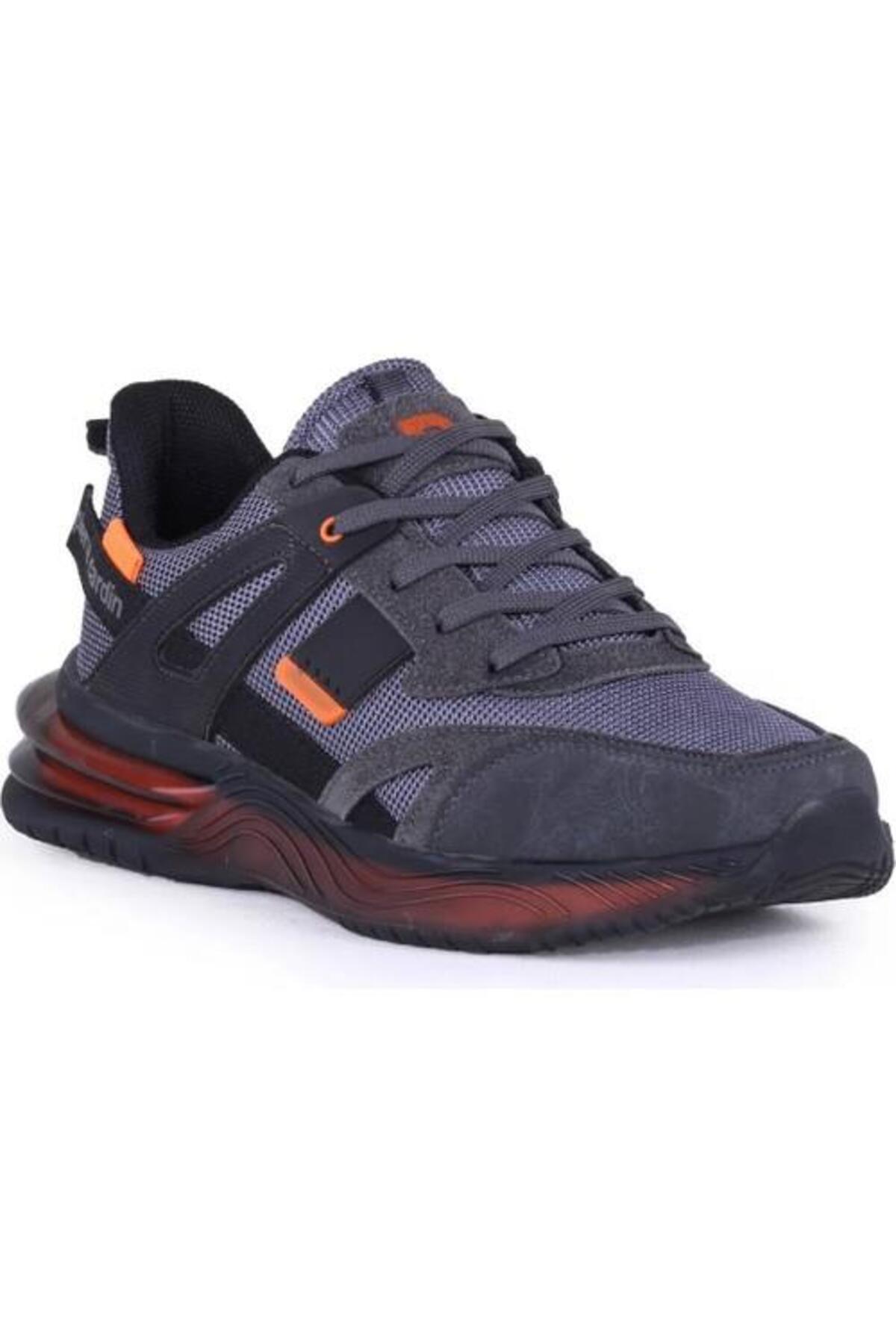 پیر کاردین کفش ورزشی