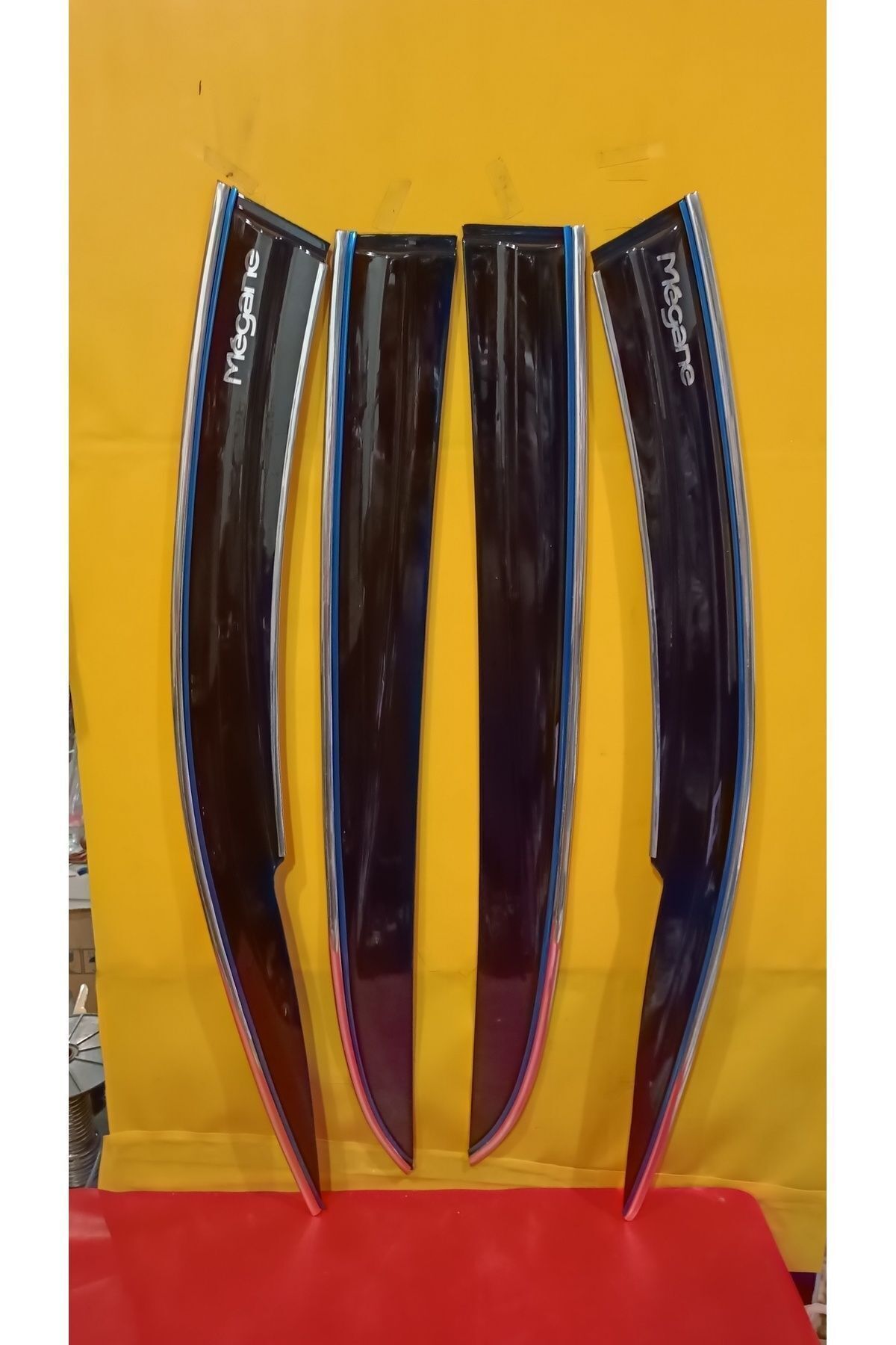 İtibar Megane 2 sedan çift kromlu ve mavi kromlu cam rüzgarlığı