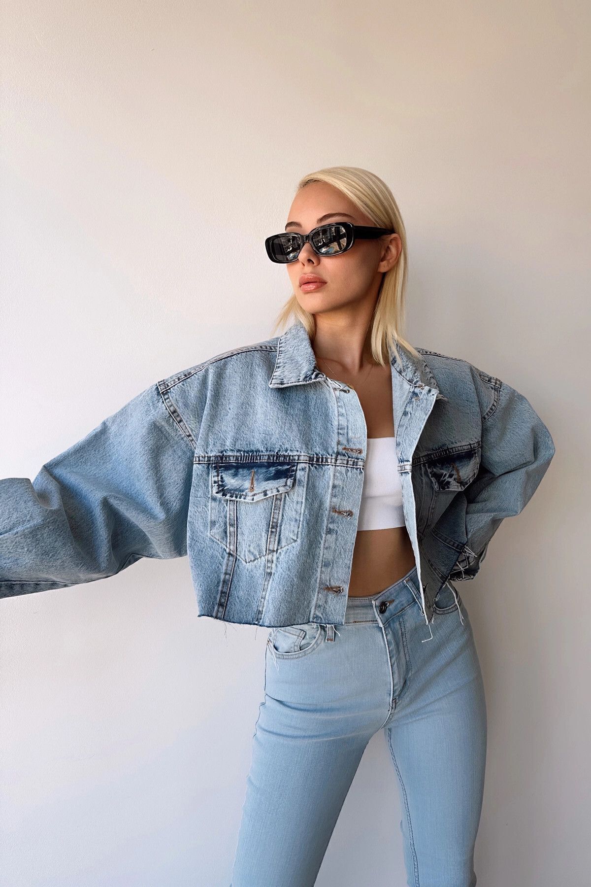 bacc  Kadın Buz Mavi Çift Cepli Lazer Kesim Yıkamalı Crop Denim Ceket Bcdf-235408 - Görsel 7