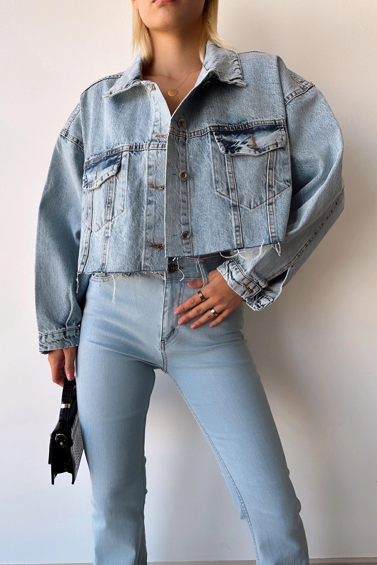 bacc  Kadın Buz Mavi Çift Cepli Lazer Kesim Yıkamalı Crop Denim Ceket Bcdf-235408 - Görsel 5