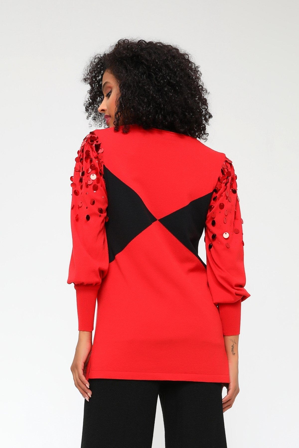 Two Mail-Sequin Embroidered Knitwear Red-black 2