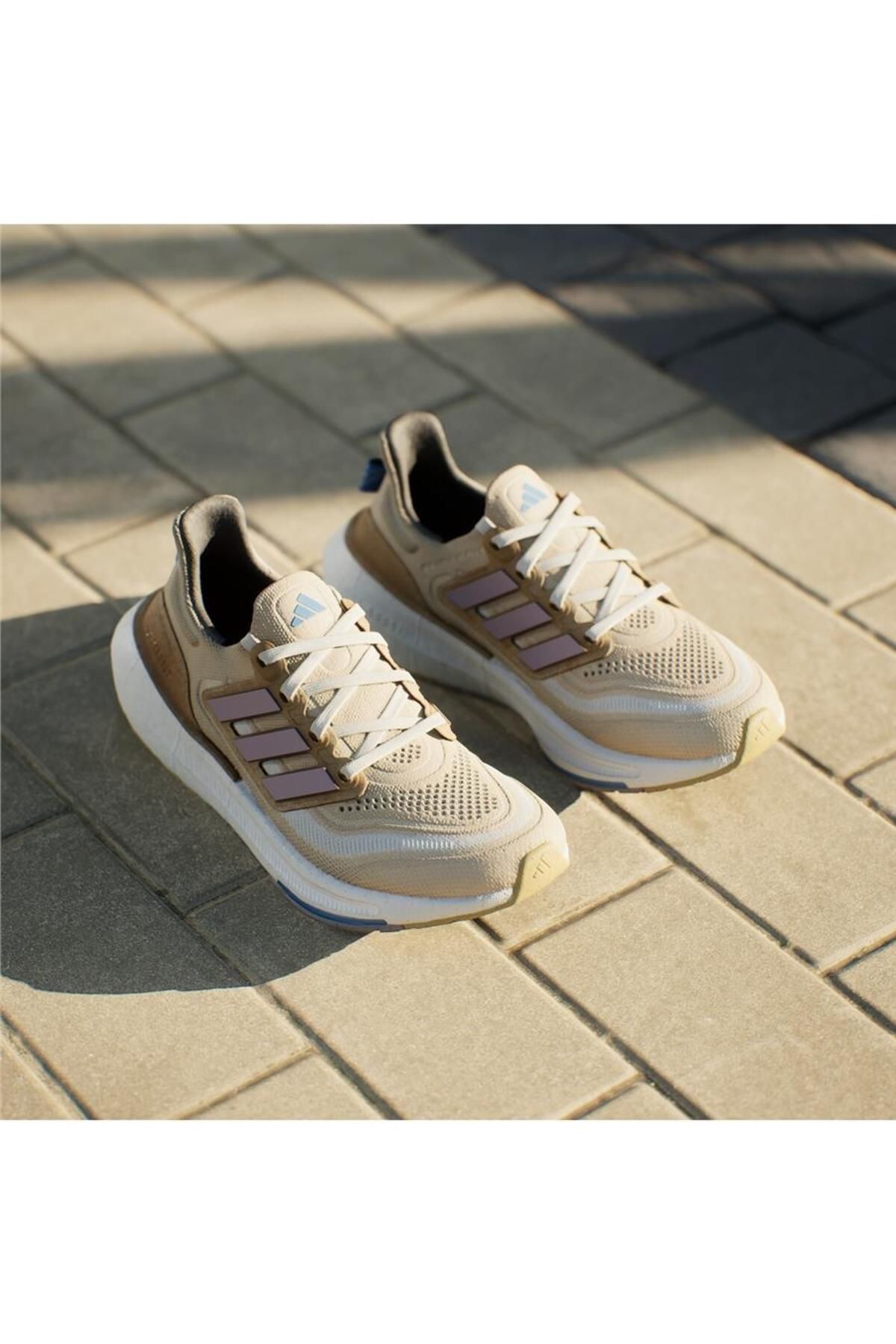 کفش دو و تمرین مشکی مردانه زنانه IE5834 K Ultraboost Light W کرم ورزشی adidas