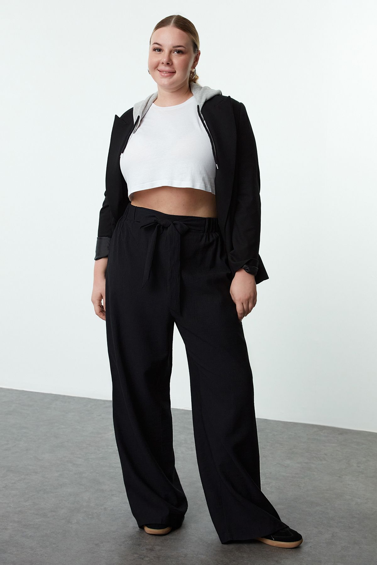 Trendyol Curve Plus Size Czarne Elastyczne Spodnie Z Paskiem - Tbbaw25ar00013 Kobieta - 46