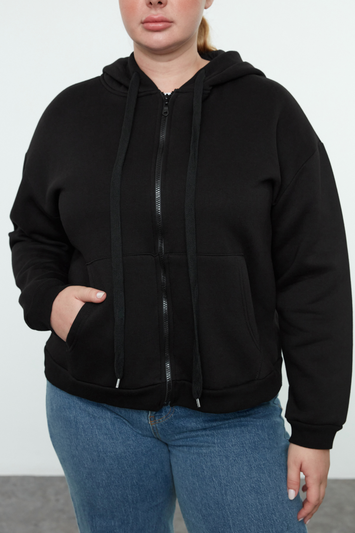 سويشرت زنانه زيپ‌دار مشکي کلاه‌دار، آستر پشمي trendyolmilla 