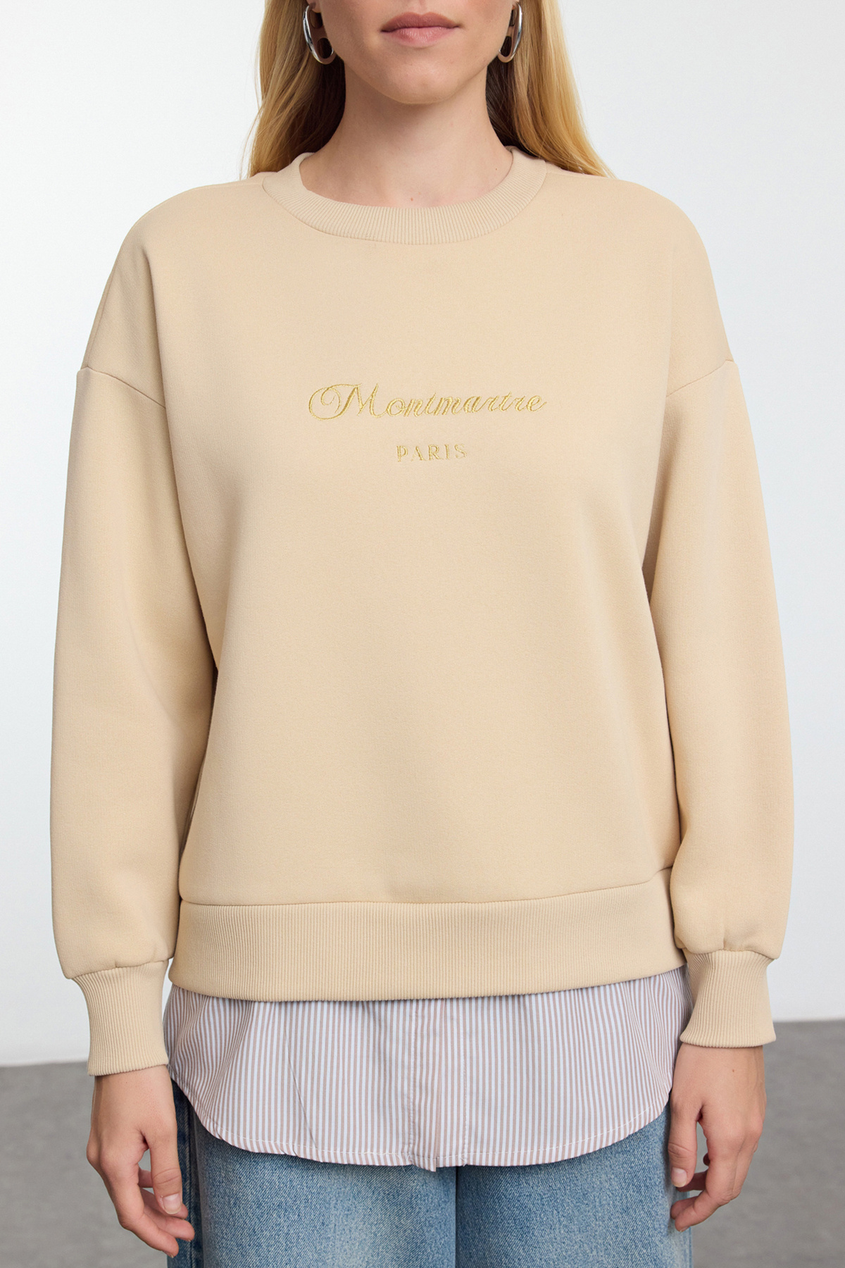 Trendyol Collection-Beigefarbener Slogan-Aufdruck - Sweatshirt mit bequemer Passform und Popeline-Detail Twoaw25sw00027 3