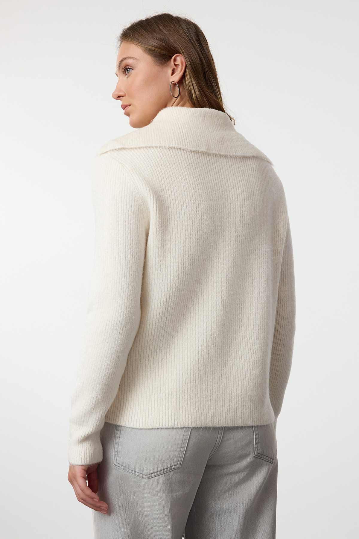 Trendyolmilla  Ekru Yünlü Geniş Kalıp Polo Yaka Fermuarlı Triko Kazak TWOAW25KZ00011 - Görsel 5
