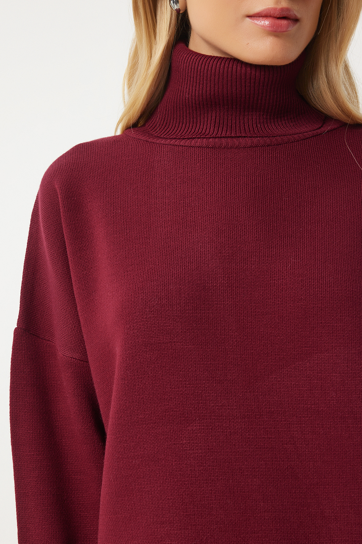 Happiness İstanbul Burgunderfarbener Rollkragenpullover mit übergroßem Strick für Damen – BV00084