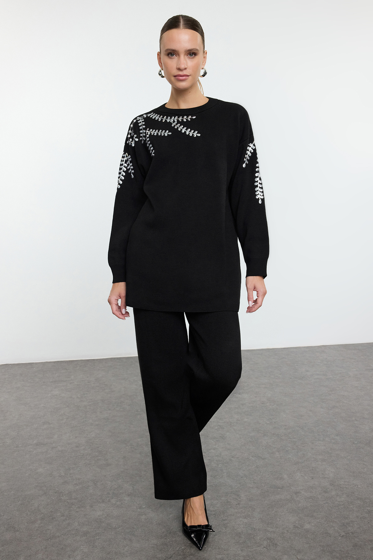 Trendyol Modest Σετ πλεκτών στο κάτω μέρος - Μαύρη παγιέτα κεντημένη TCTAW25US00090