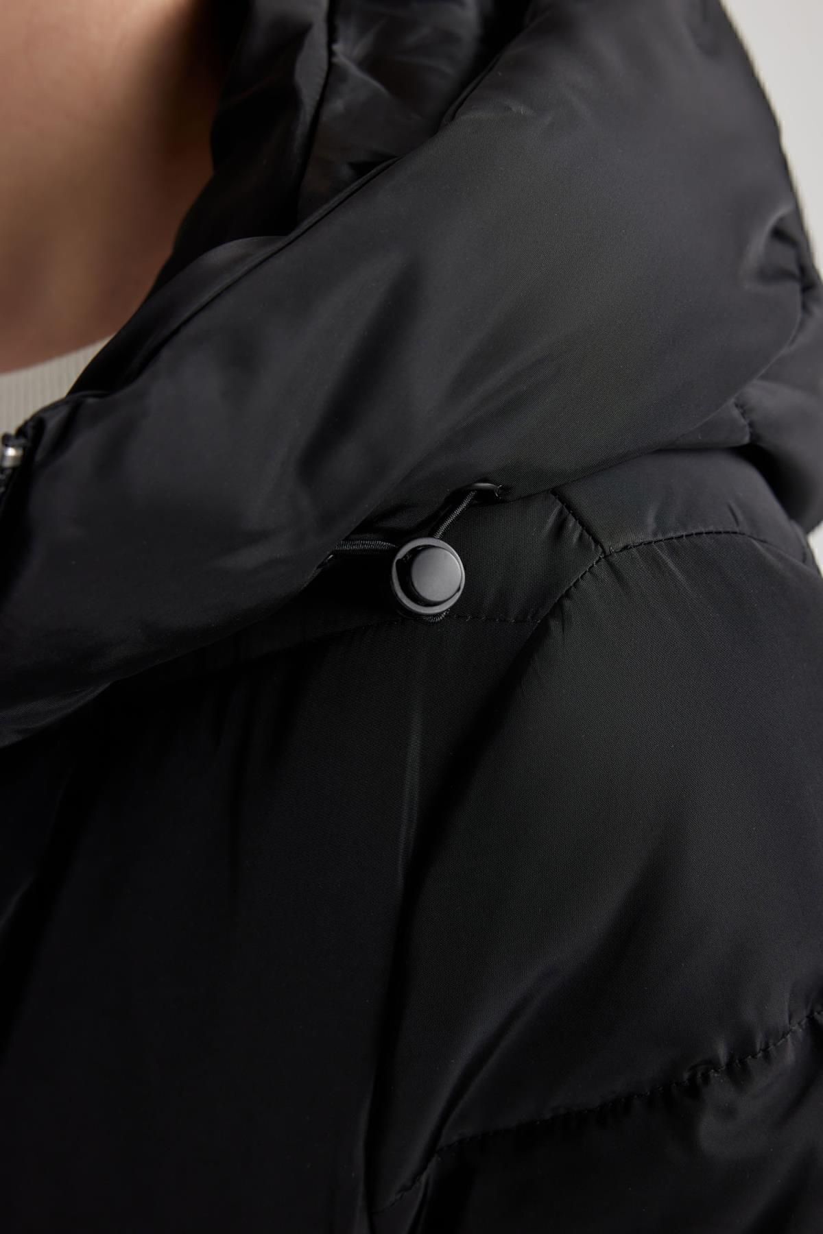DeFacto-Thermoisolierte lange Pufferjacke – Kapuzenpullover, Parka A3174ax23wn 4