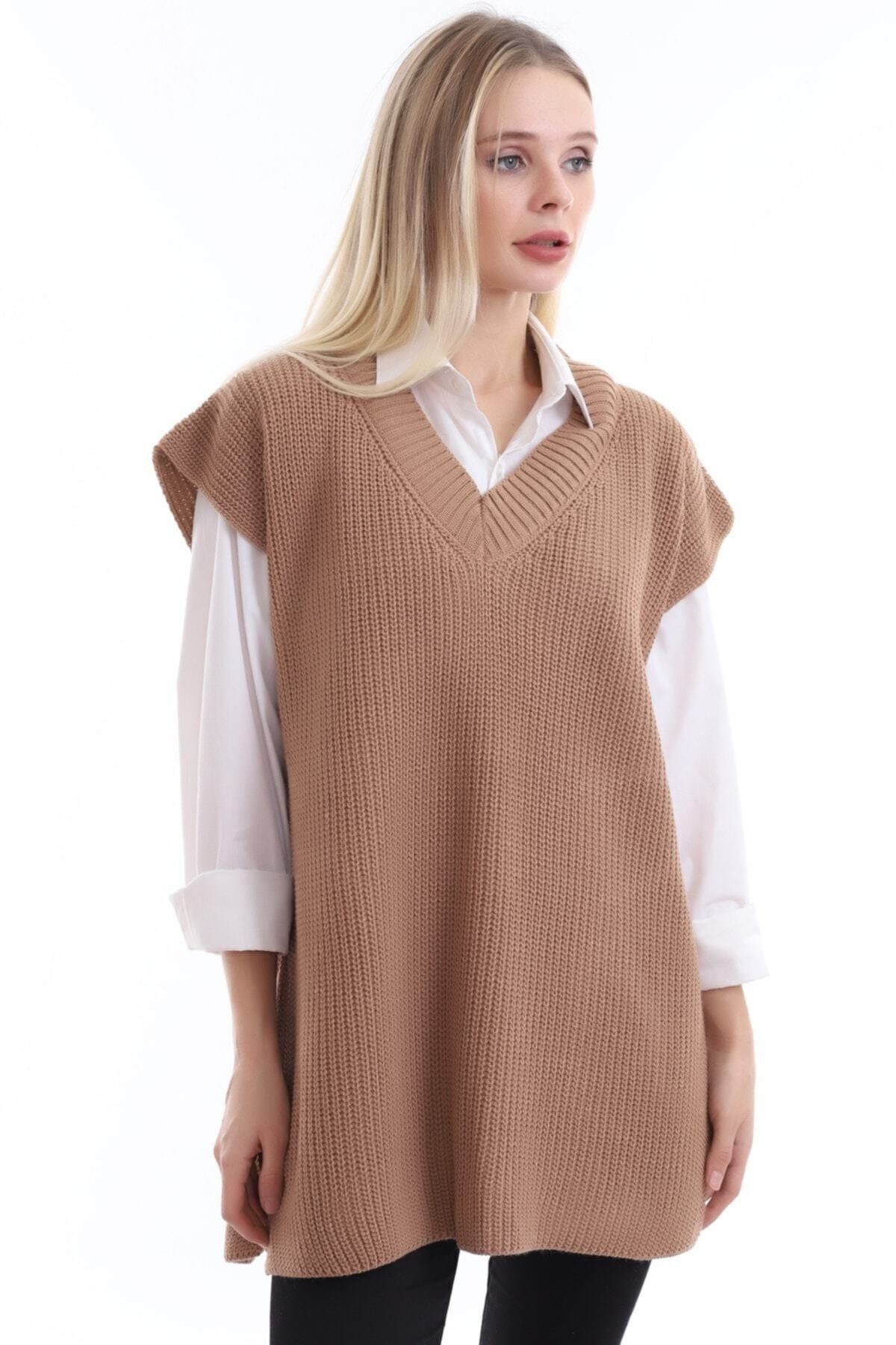 Kadın V Yaka Yırtmaçlı Triko Süveter Kahve Oversize