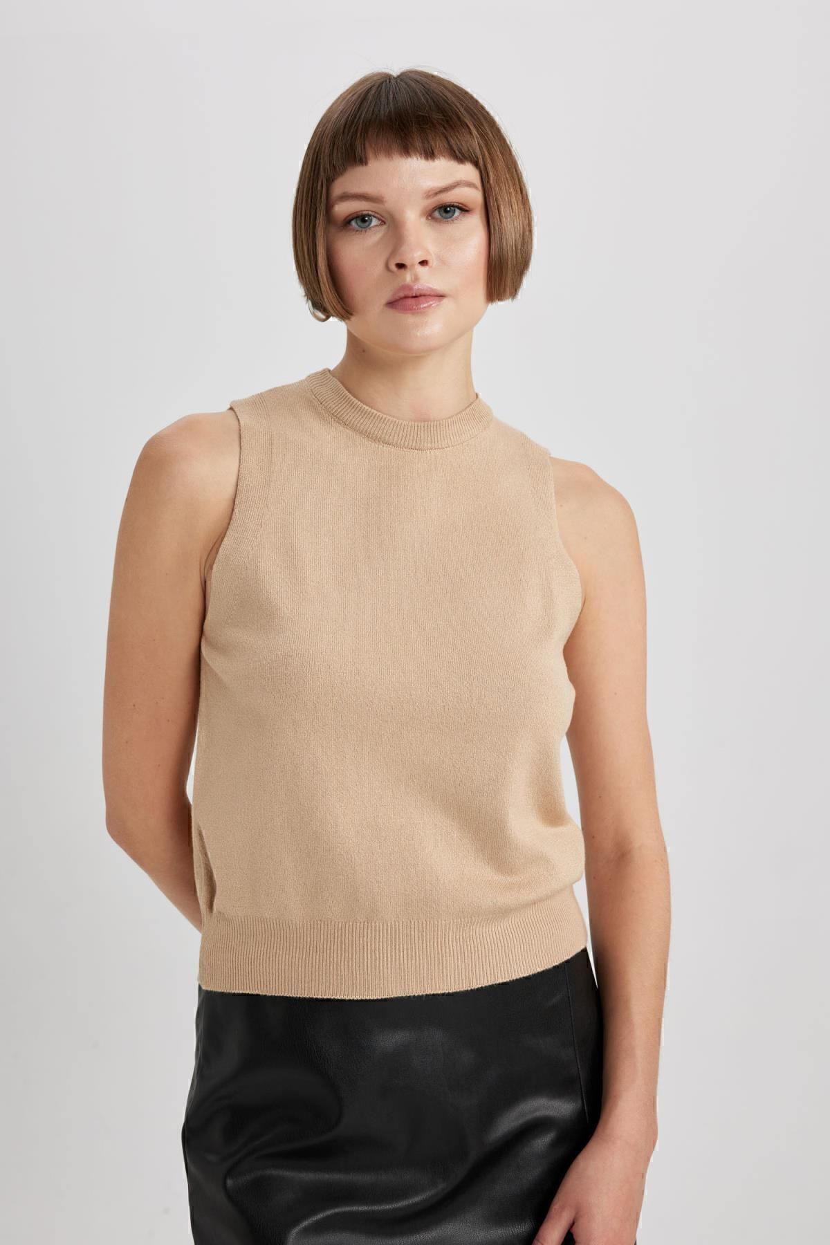 DeFacto-Regular Fit Half Turtleneck Basic Plain Tank Top B1917Ax23Au 4