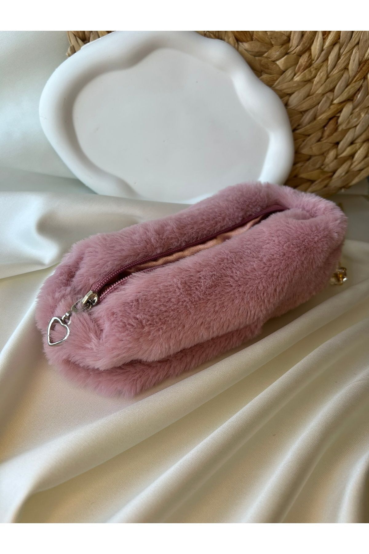 Peluş Kalemlik Kalpli Saten Astarlı Kalem Kutusu