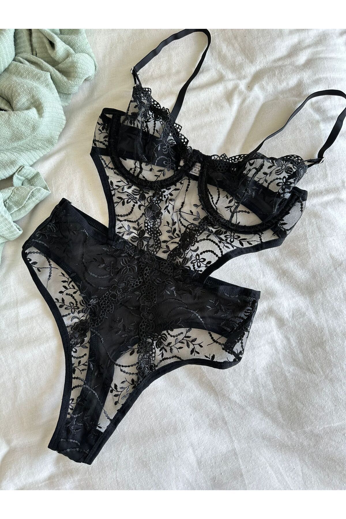 Genel Markalar Siyah brode bodysuit