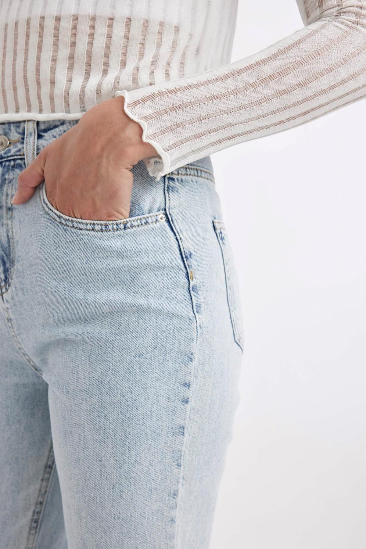 Lina Mom Fit Yüksek Bel Rahat Kalıp Hafif Dar Paça Bilek Boy Jean Yıkamalı Pantolon D4303ax24au