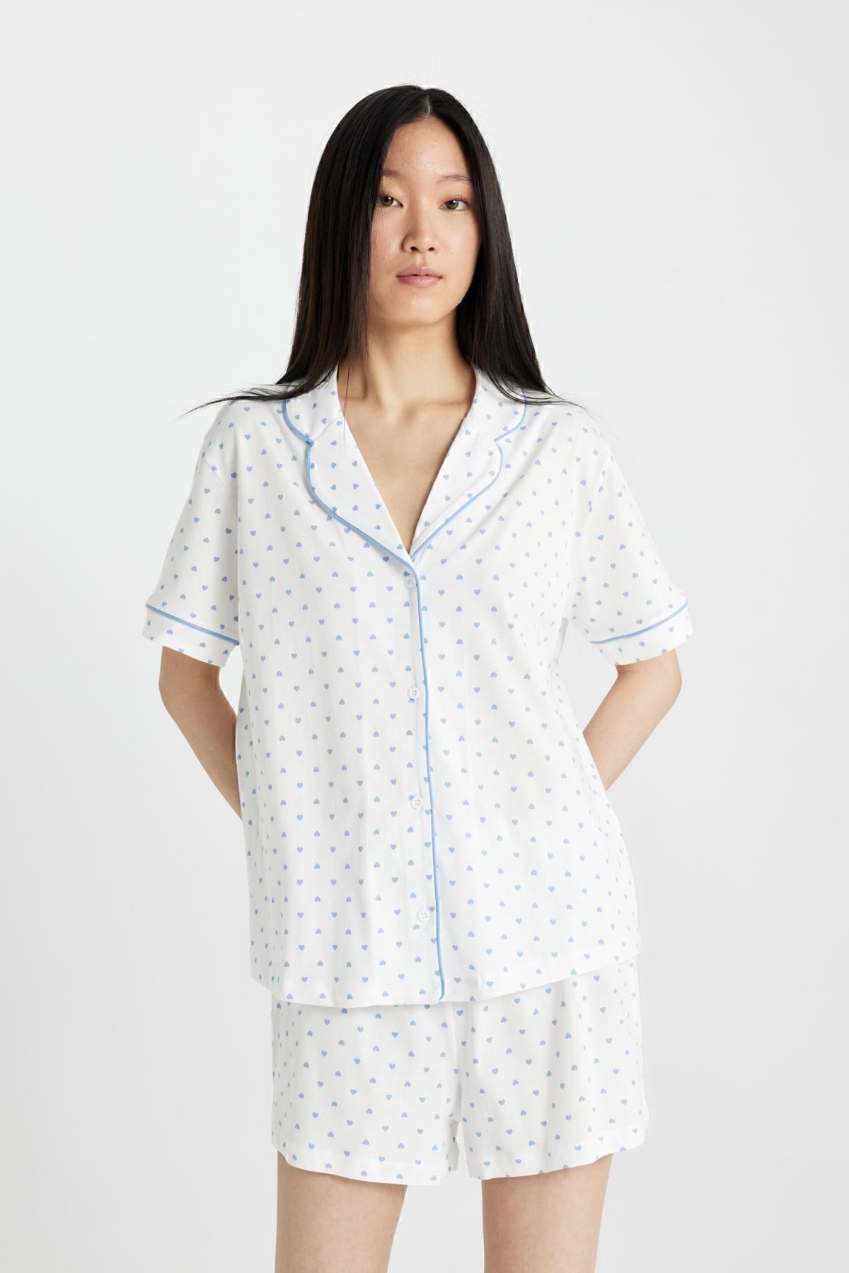DeFacto-Pyjama-Set zum Verlieben – gemusterte, normale Passform, kurze Ärmel, Ober- und Unterteil mit Shorts D1527ax24sm 4