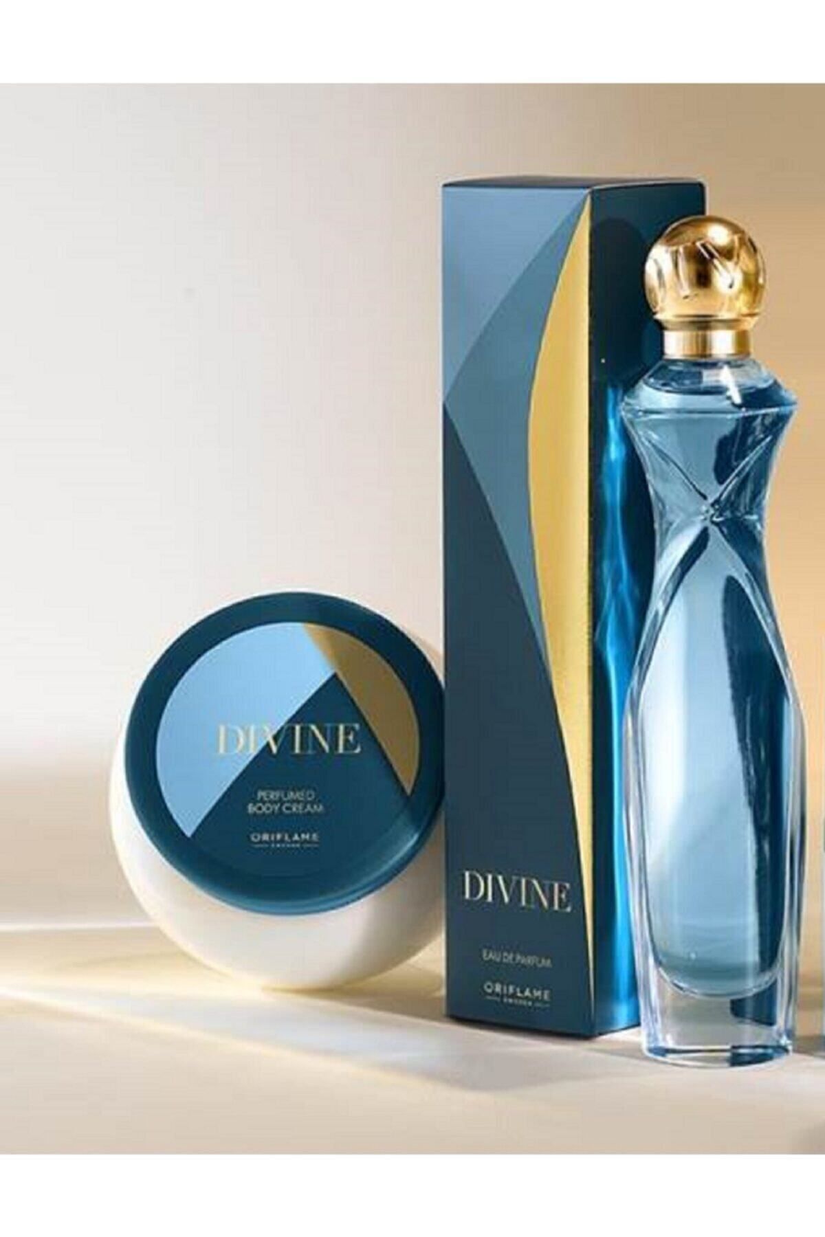 عطر 50 میلی لیتری Divine Edp + ست 250 میلی لیتری کرم بدن معطر Oriflame