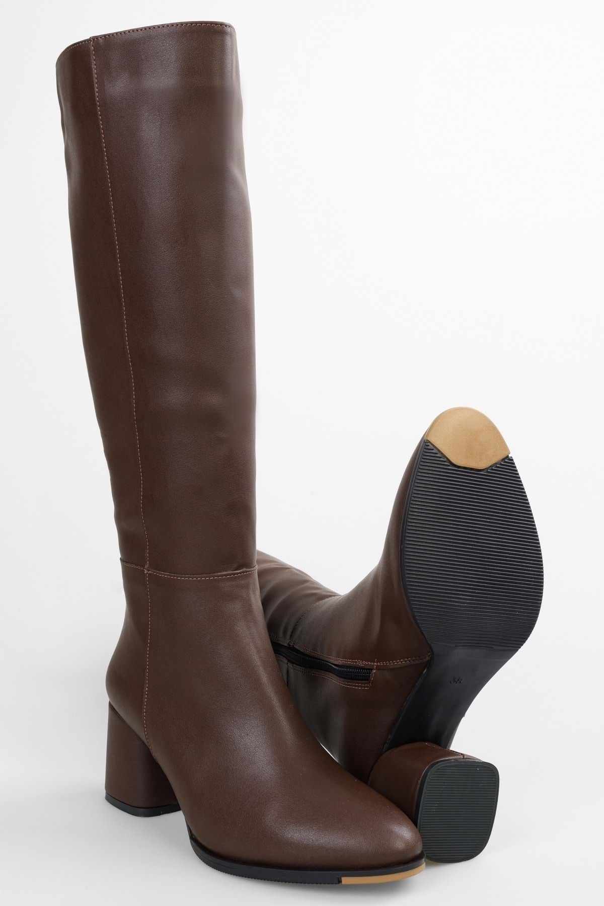 Shoeberry-Kiella Braune Damenstiefel mit Absatz 5