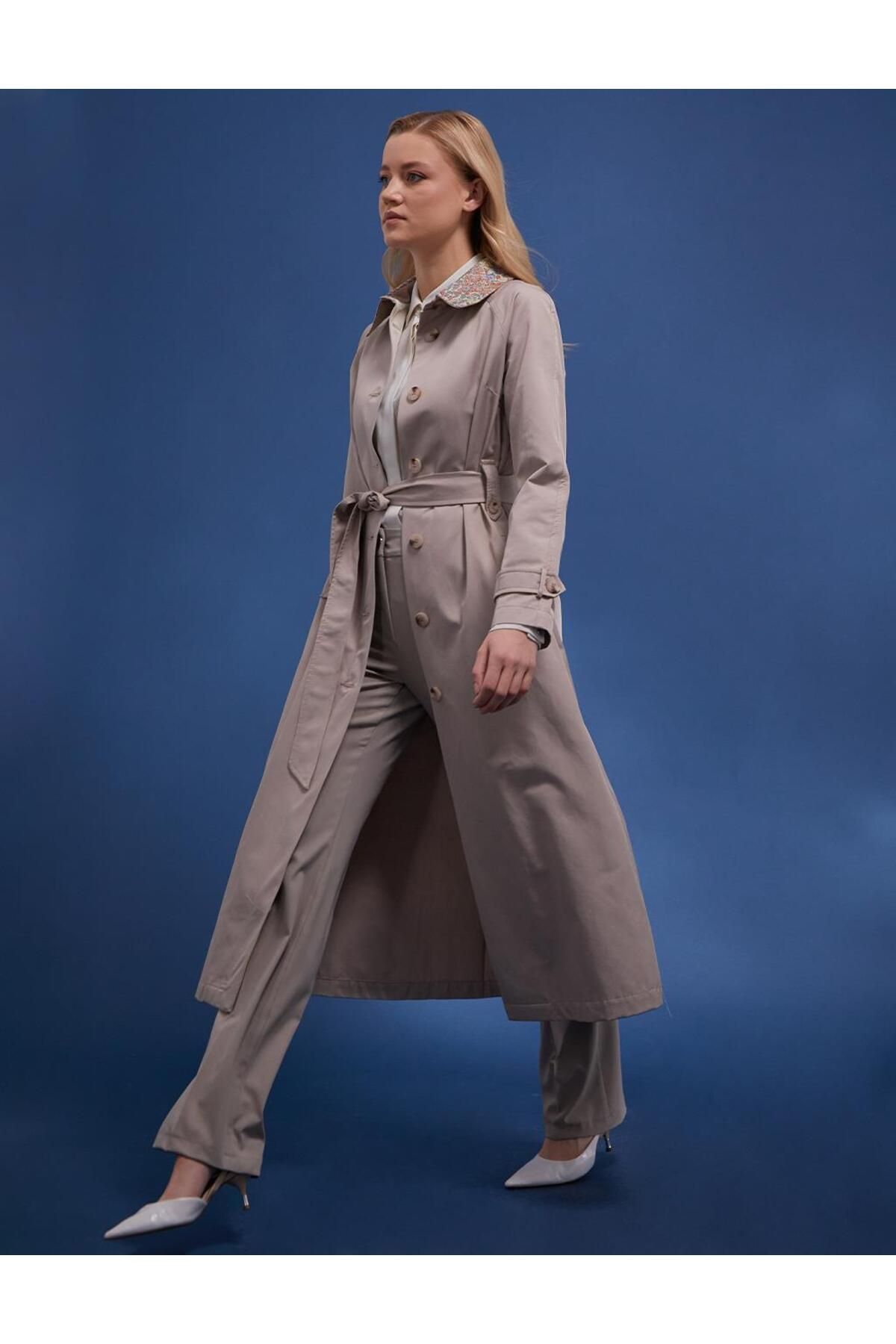 Kayra-Trench Coat Clay with Brocade Detail on the Collar 6