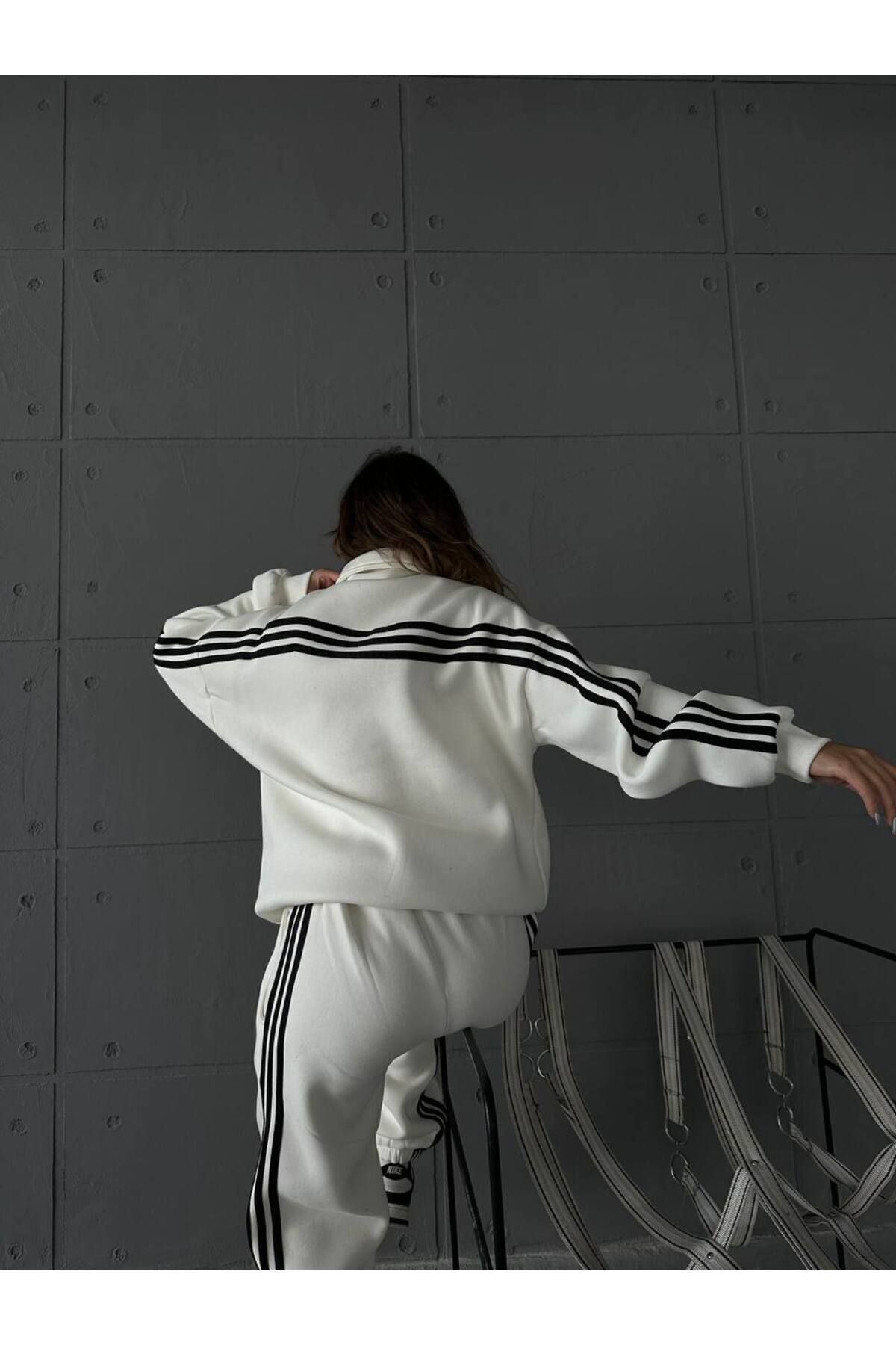 Oversize Şerit Detaylı Hırka Eşofman Takım — سفید W-allOTK-ŞRTEŞFMNTKM — تصویر 4 از 6