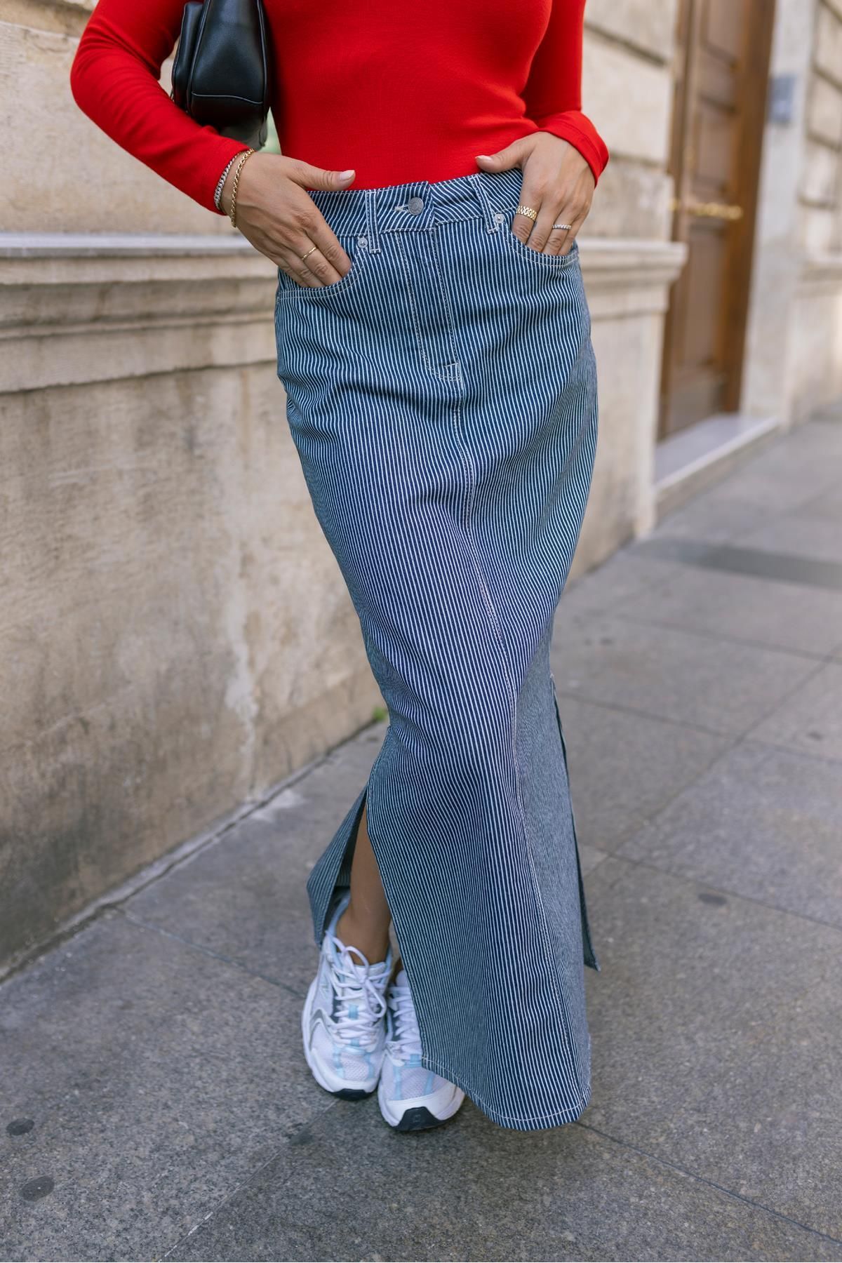 Askı Tekstil Lacivert-Ekru Yandan Yırtmaç Detaylı Çizgili Denim Etek
