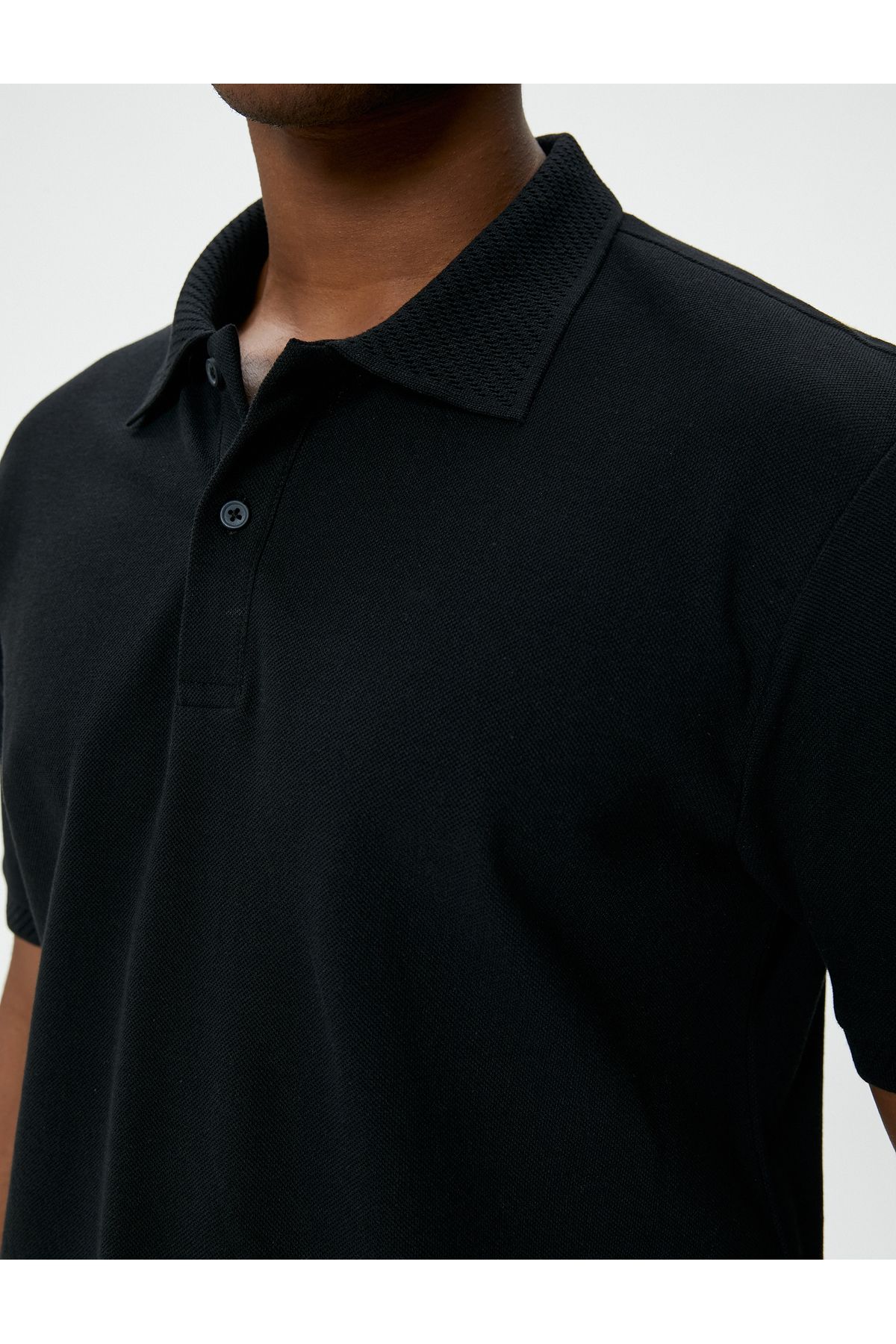 تی شرت یقه پولو مشکی مردانه دکمه T SLIM FIT آستین کوتاه Koton