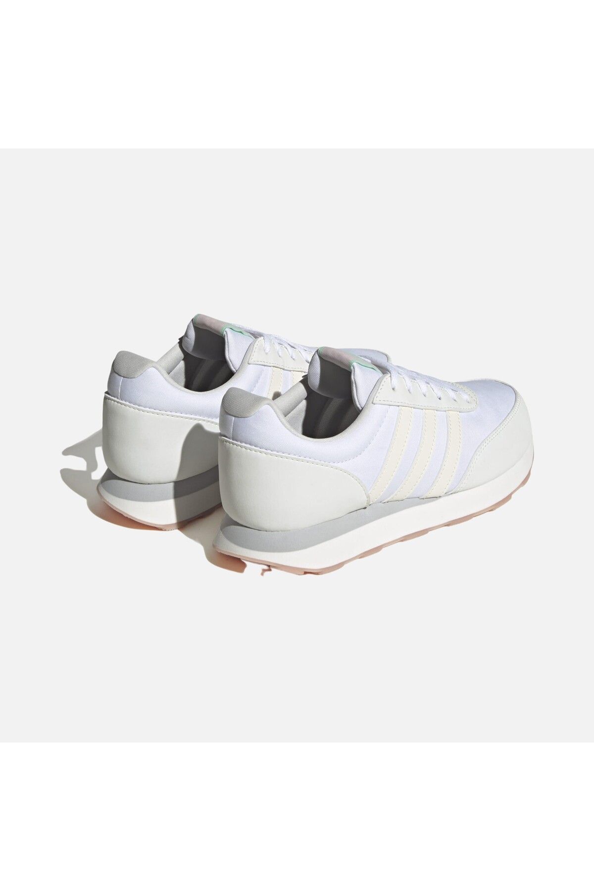 اسنیکر سفید زنانه کفش های رانینگ در سبک زندگی 60s 3.0 را کنید HP2252 adidas
