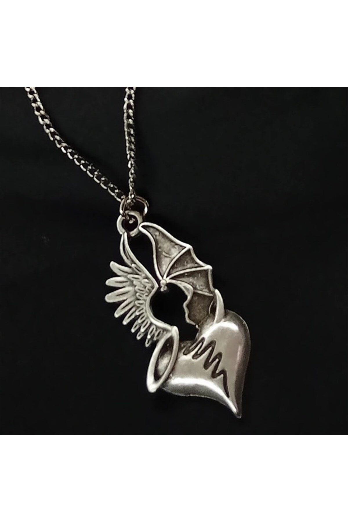 Charmy Lovens Bat Winged Heart Tasarımlı Kolye