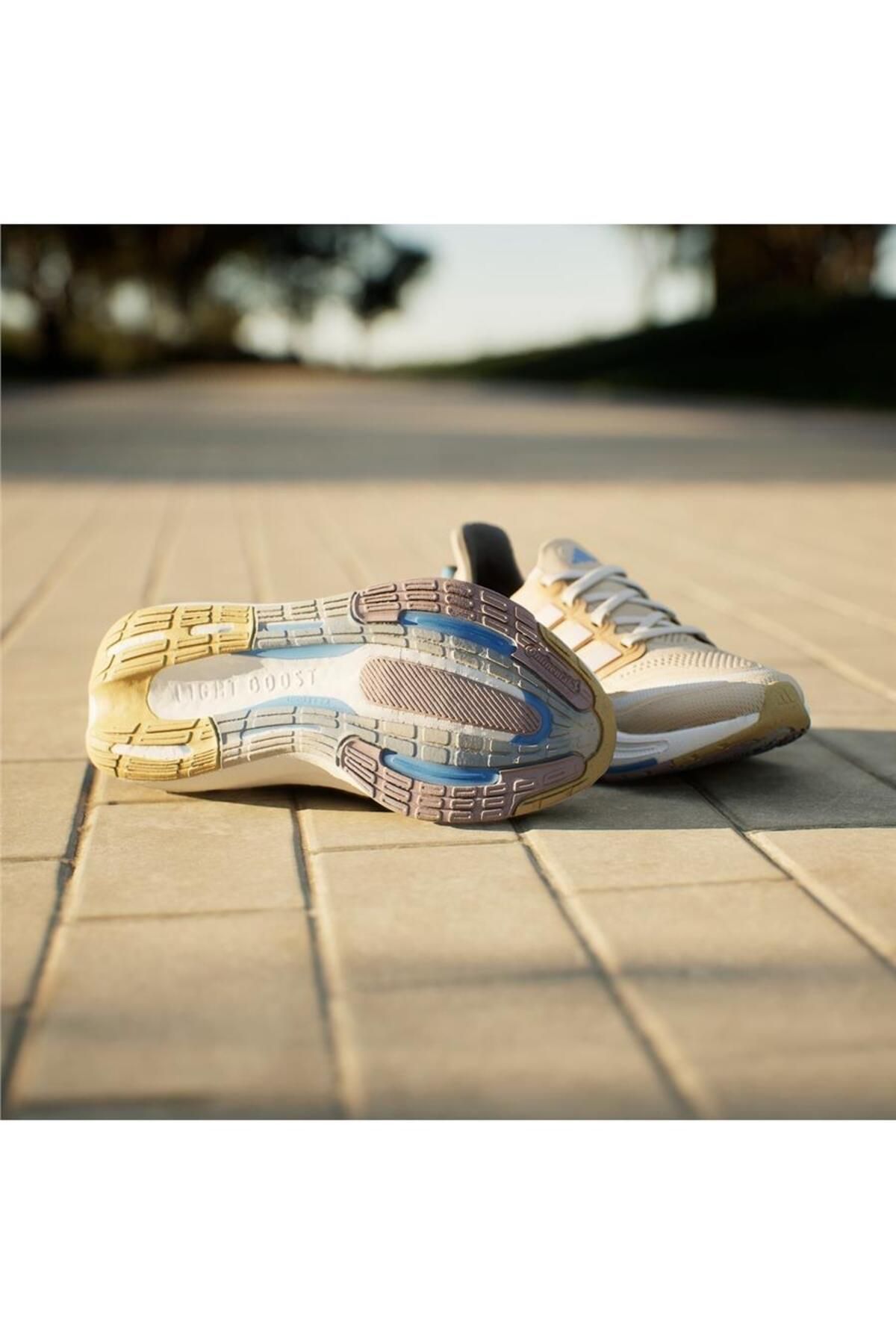کفش دو و تمرین مشکی مردانه زنانه IE5834 K Ultraboost Light W کرم ورزشی adidas