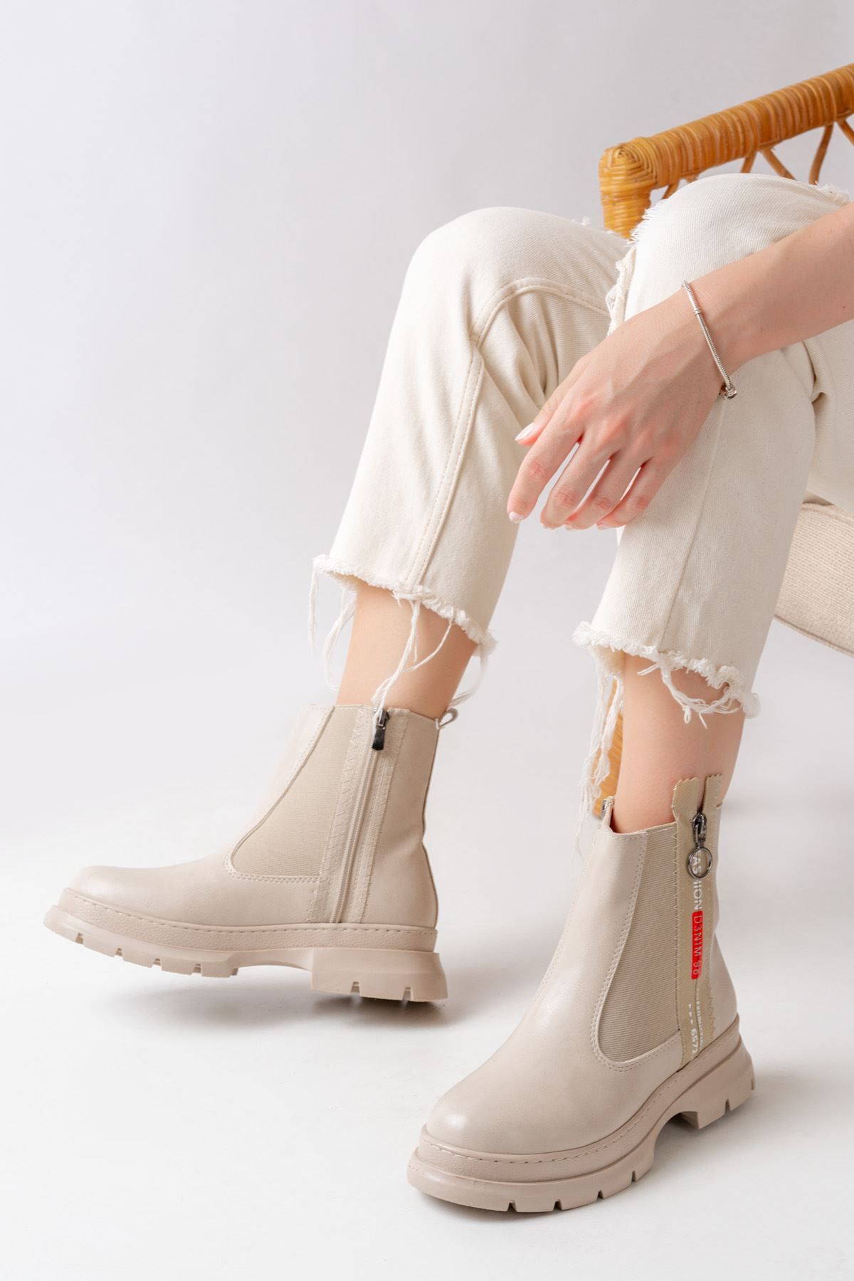 ASFSTORE ASM-086 Bej Fashion Aksesuarlı Fermuarlı Günlük Kadın Bot
