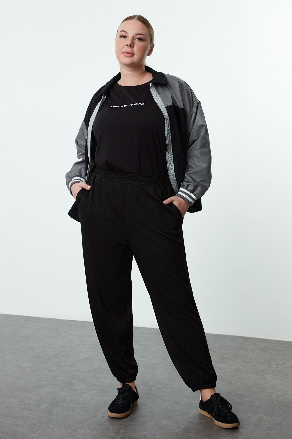 Trendyol Curve-Tepláky Soft Button Black Jogger - Plus Size Tbbaw25Aj00003 4