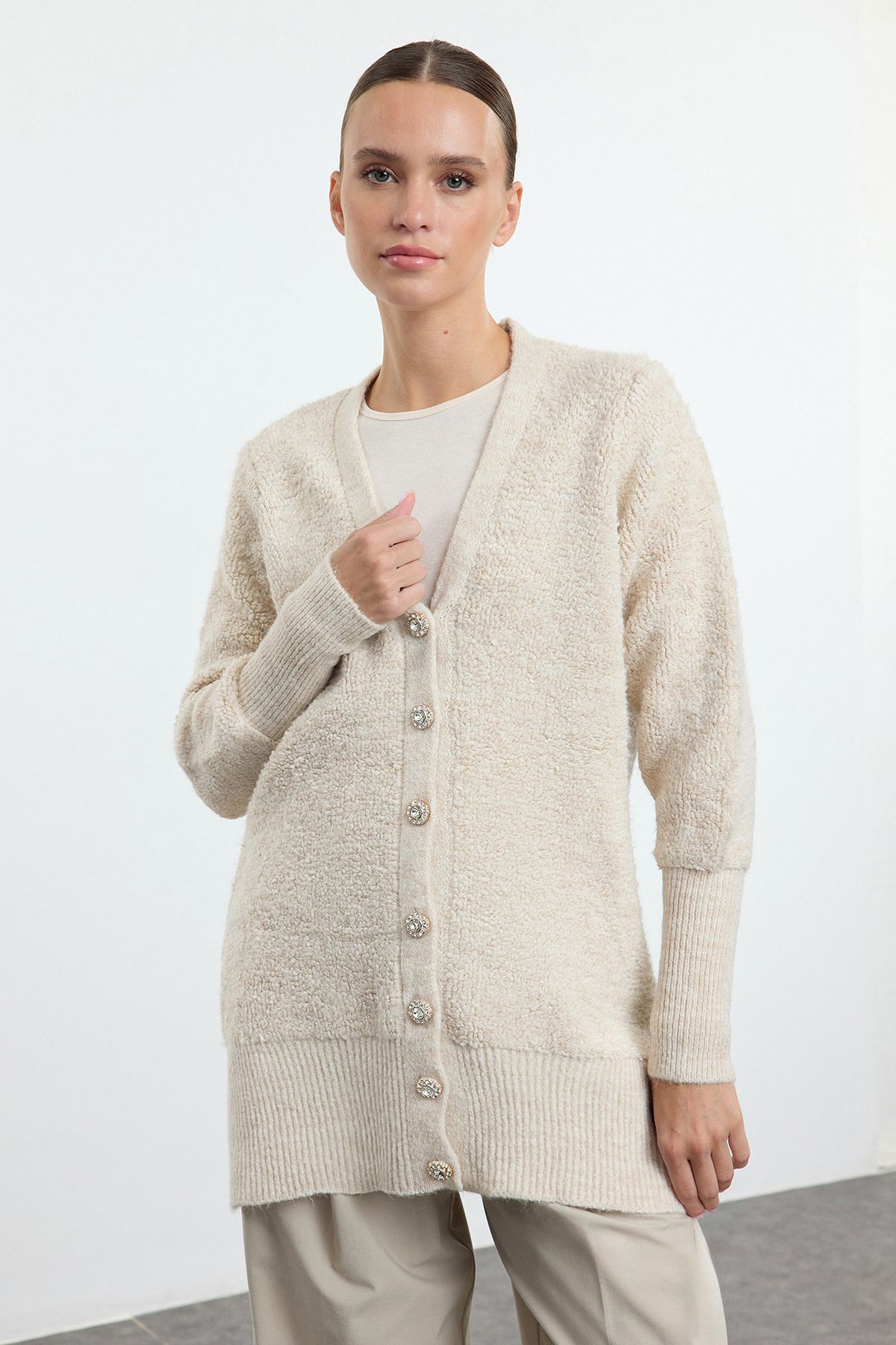 Trendyol Modest Beżowy Miękki, Teksturowany, Dzianinowy Kardigan Z Guzikami Tctaw25th00023 Kobieta - L