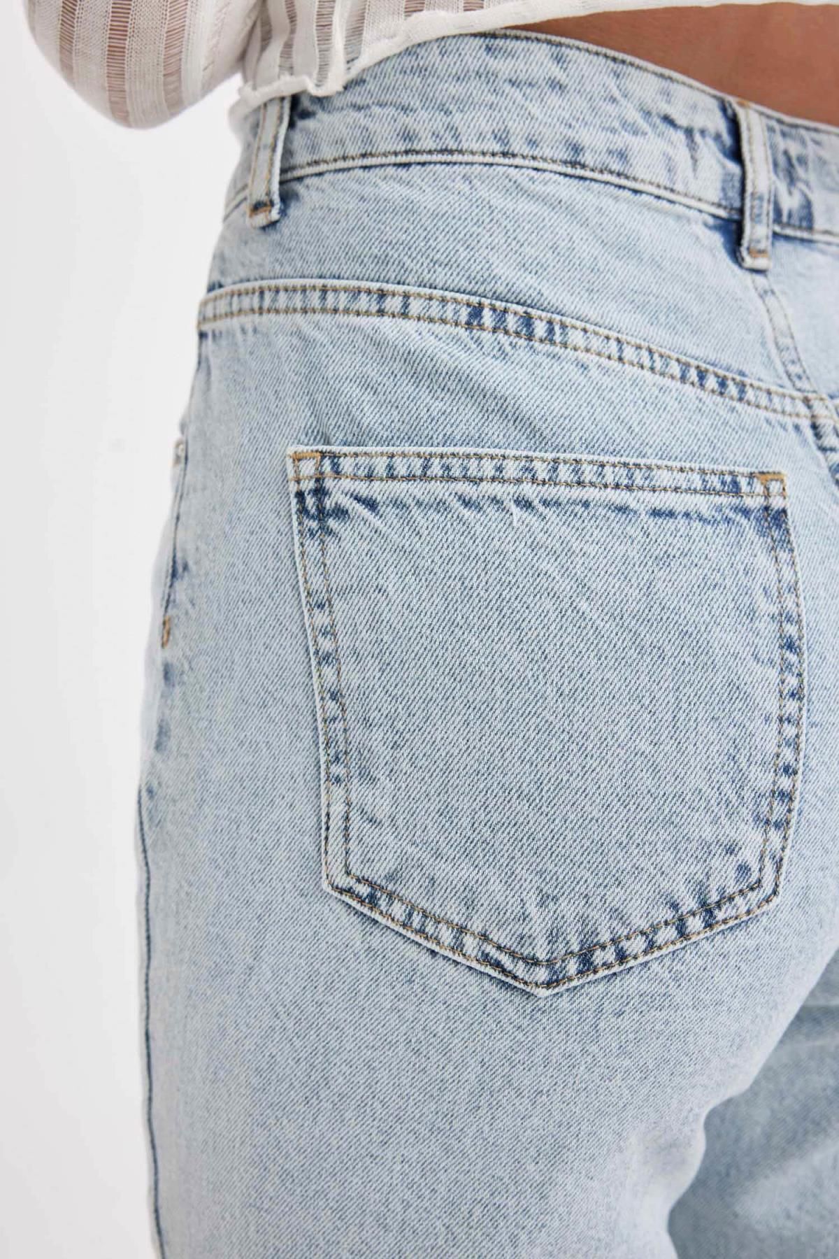 Lina Mom Fit Yüksek Bel Rahat Kalıp Hafif Dar Paça Bilek Boy Jean Yıkamalı Pantolon D4303ax24au