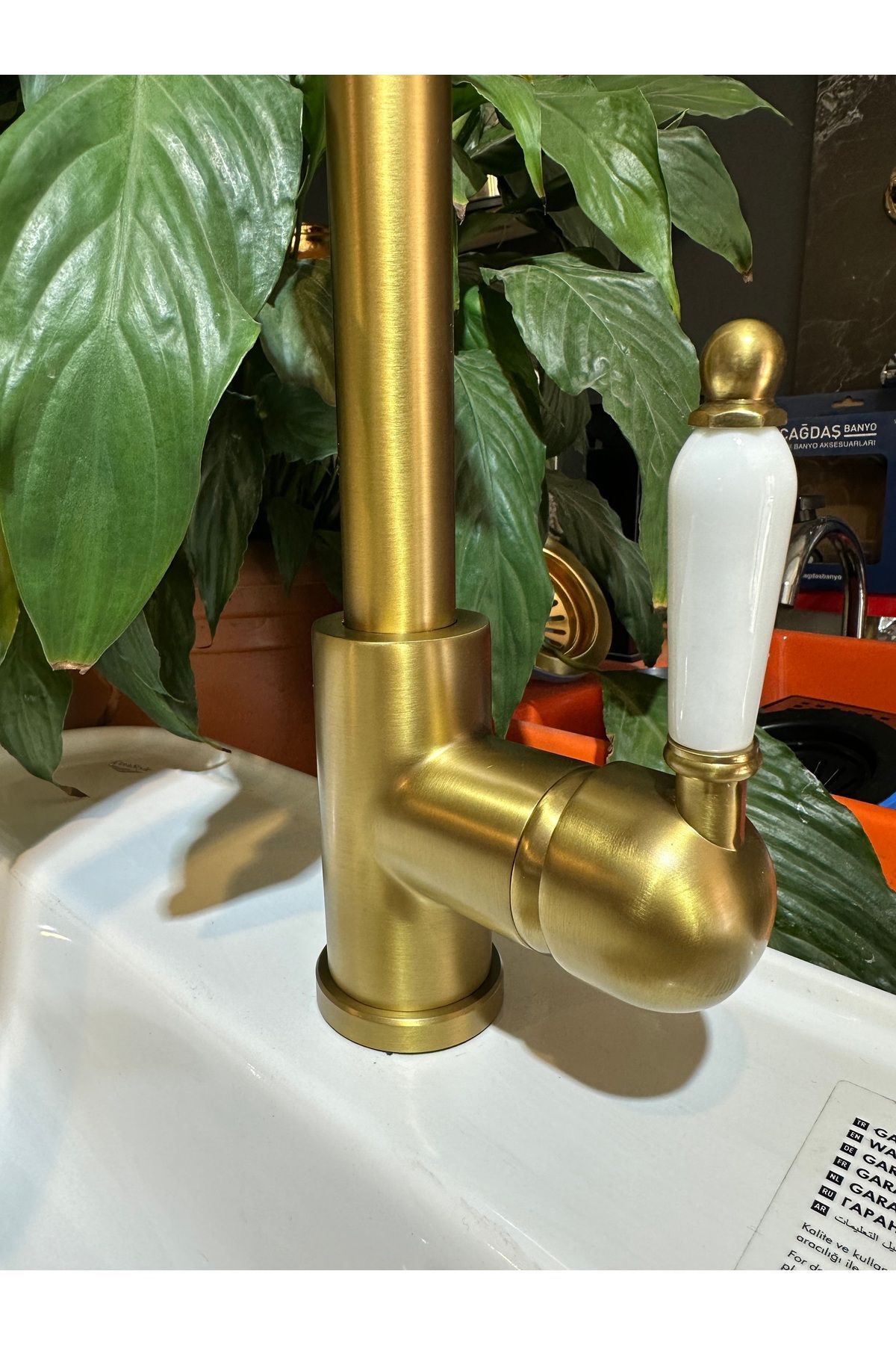 İSAOĞLU YAPI-Matte Gold - Spiral Sink Faucet and Extending System Luminaire 4