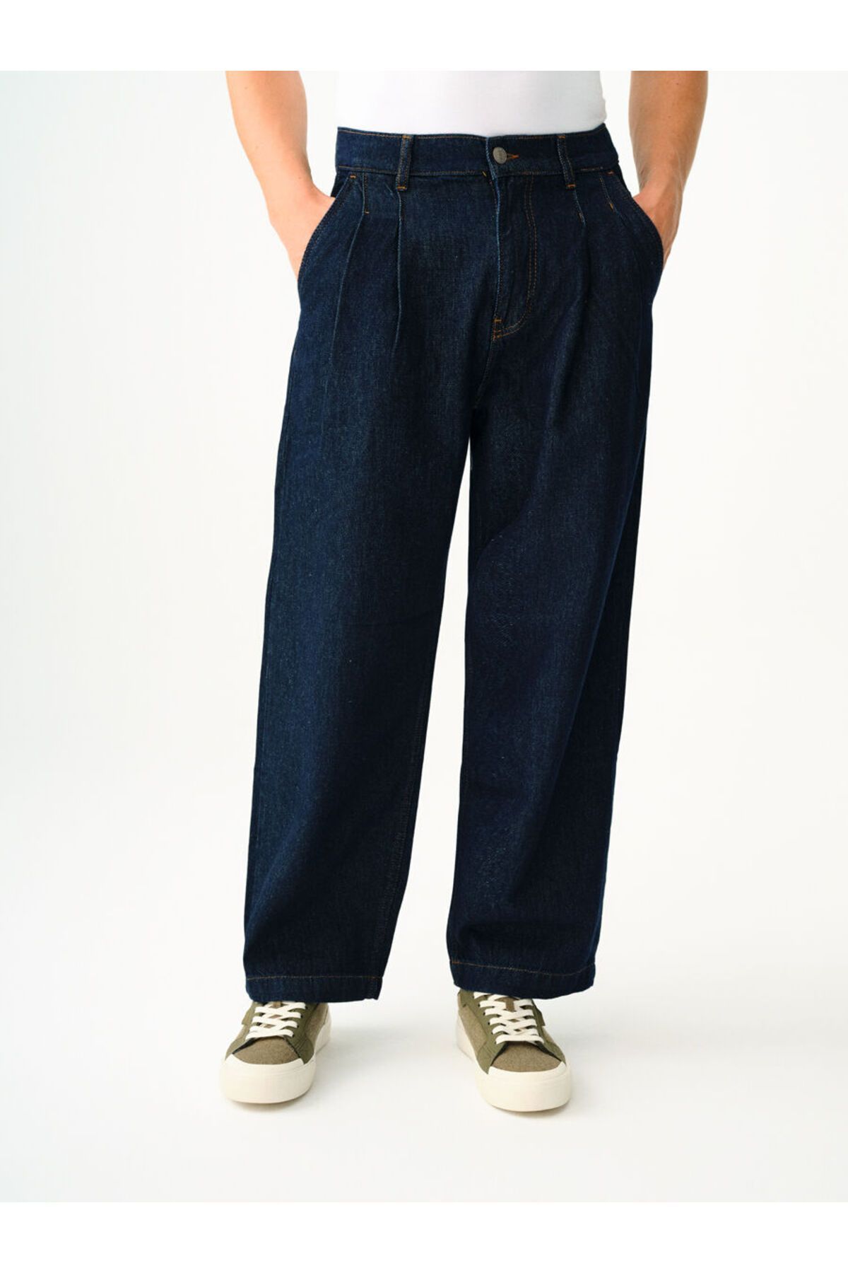 شلوار مردانه Jean Balloon Fit پلیسه دار Loft