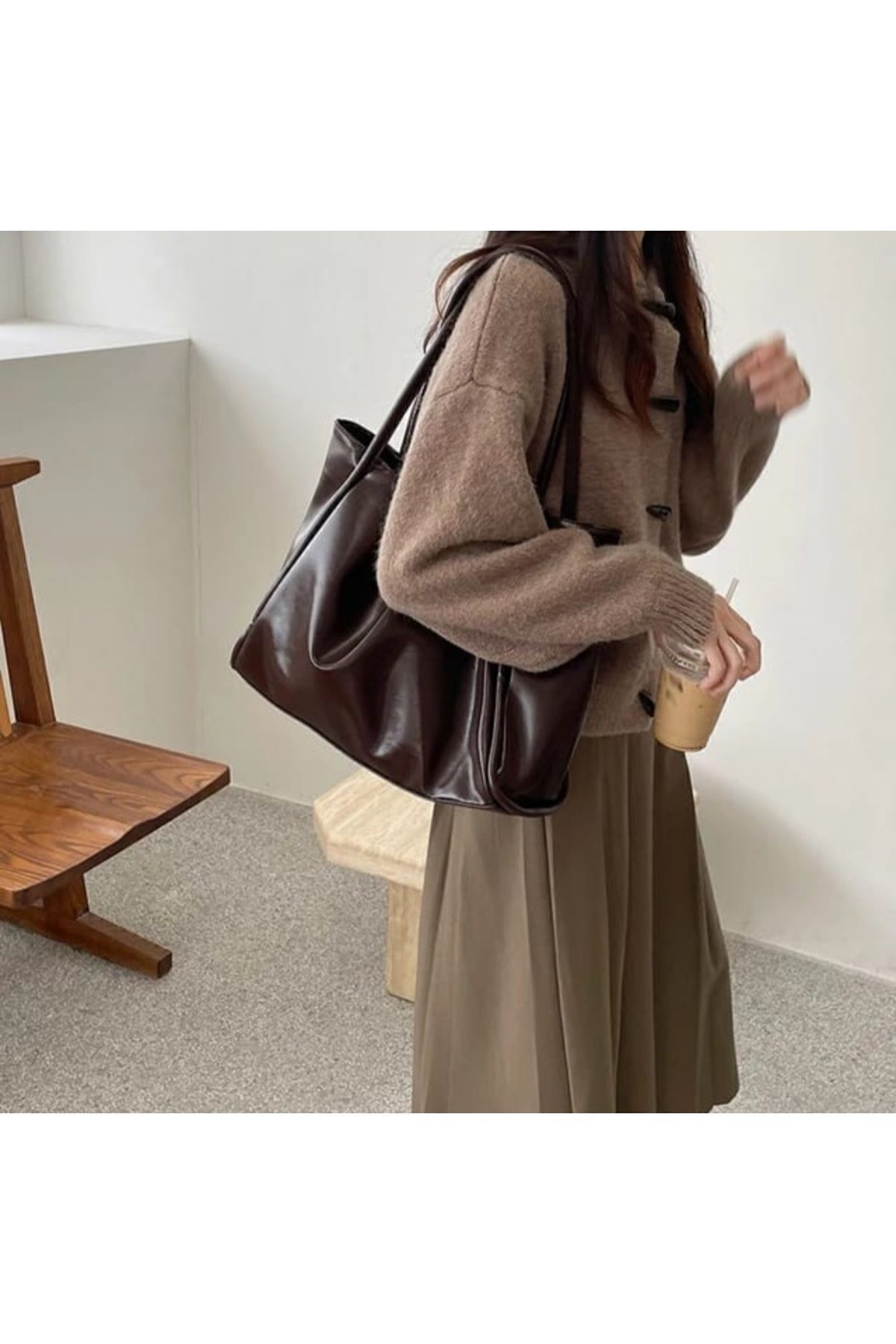 modèle souple de sac à bandoulière et de sac à bras pour femmes
