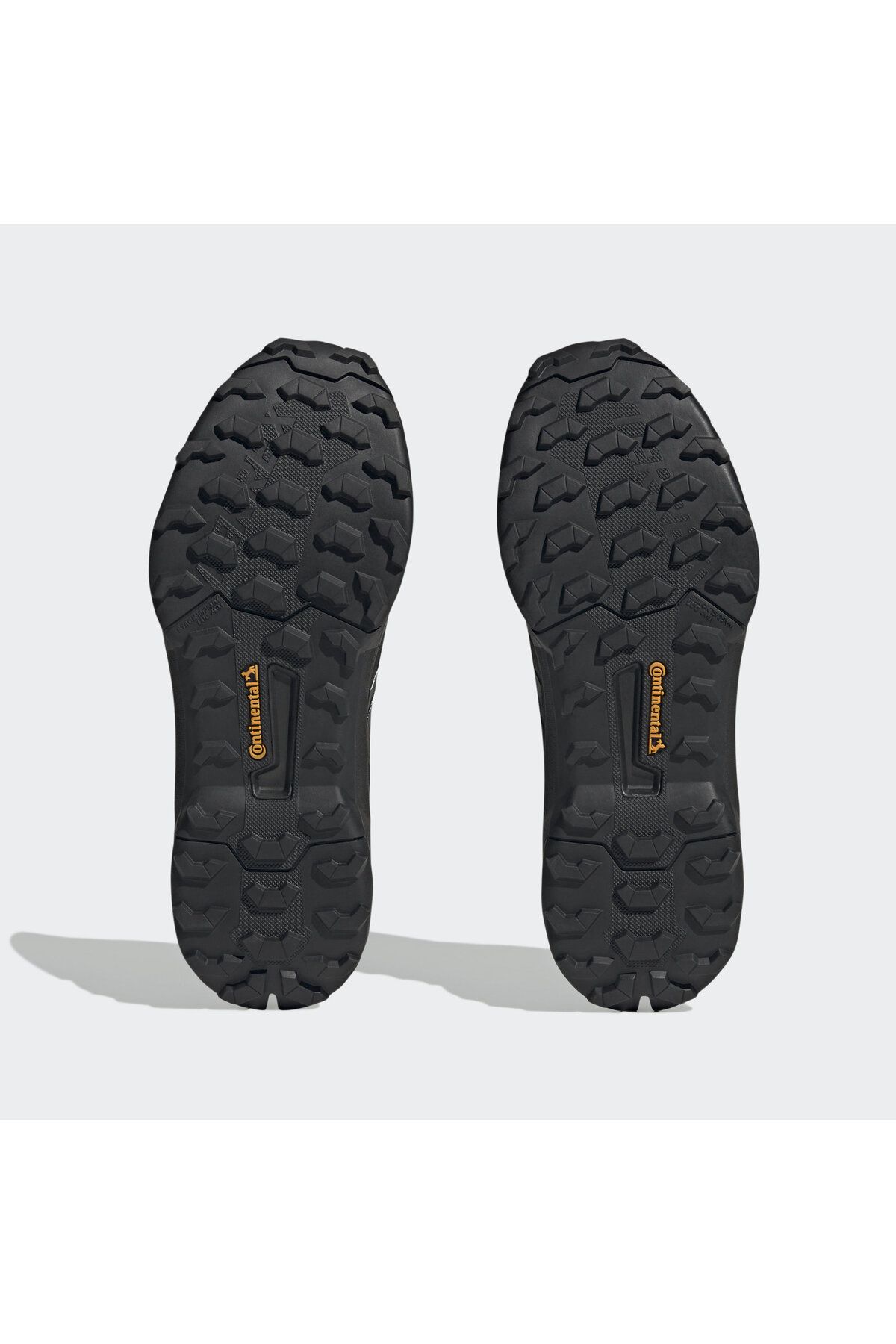 کفش های فضای باز چند رنگ مردانه و زنانه در AX4 adidas