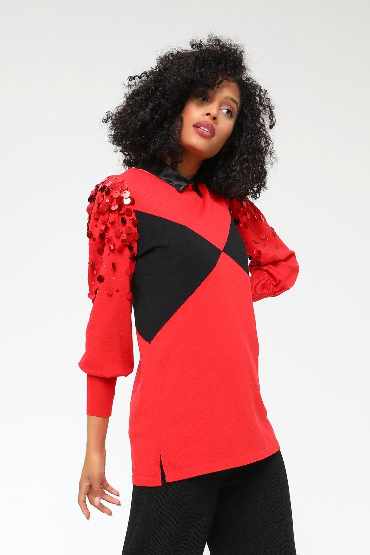 Two Mail-Sequin Embroidered Knitwear Red-black 3