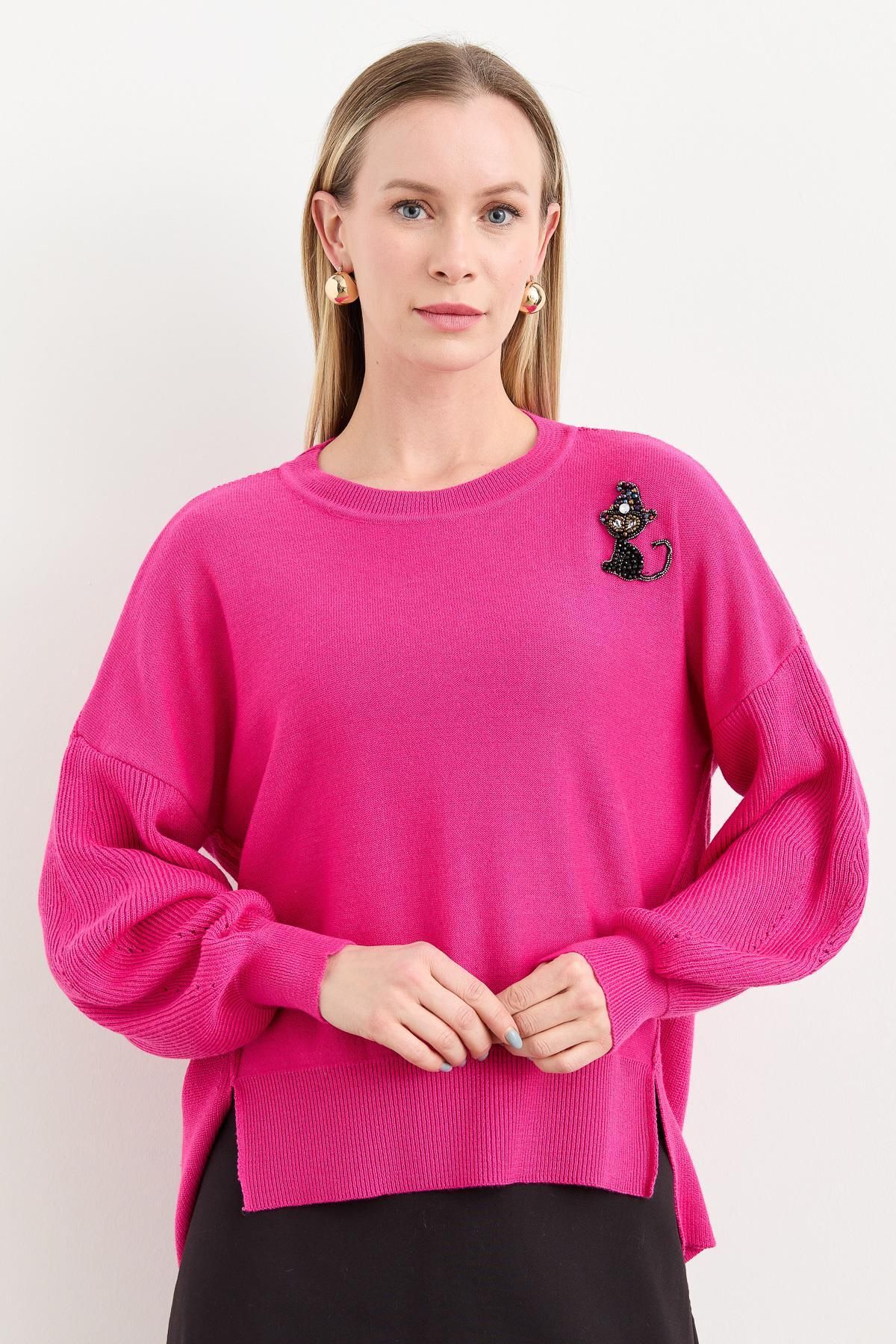 Two Mail-Cat Brooch Blouse Fuchsia 1