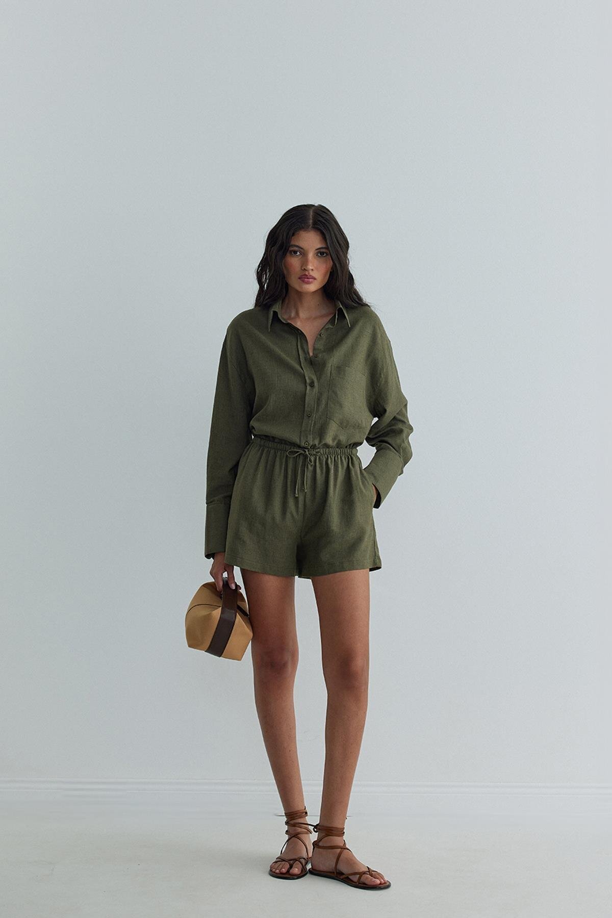 Suud Collection-Khaki Mild – základní košile s kapsami 6