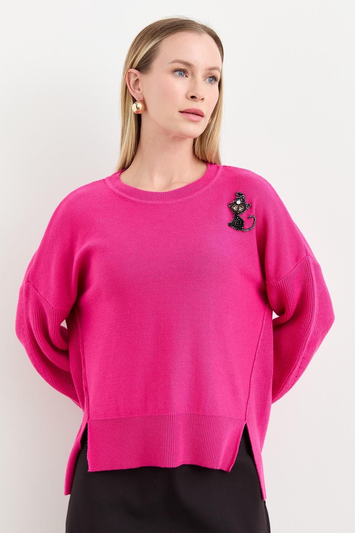 Two Mail-Cat Brooch Blouse Fuchsia 2