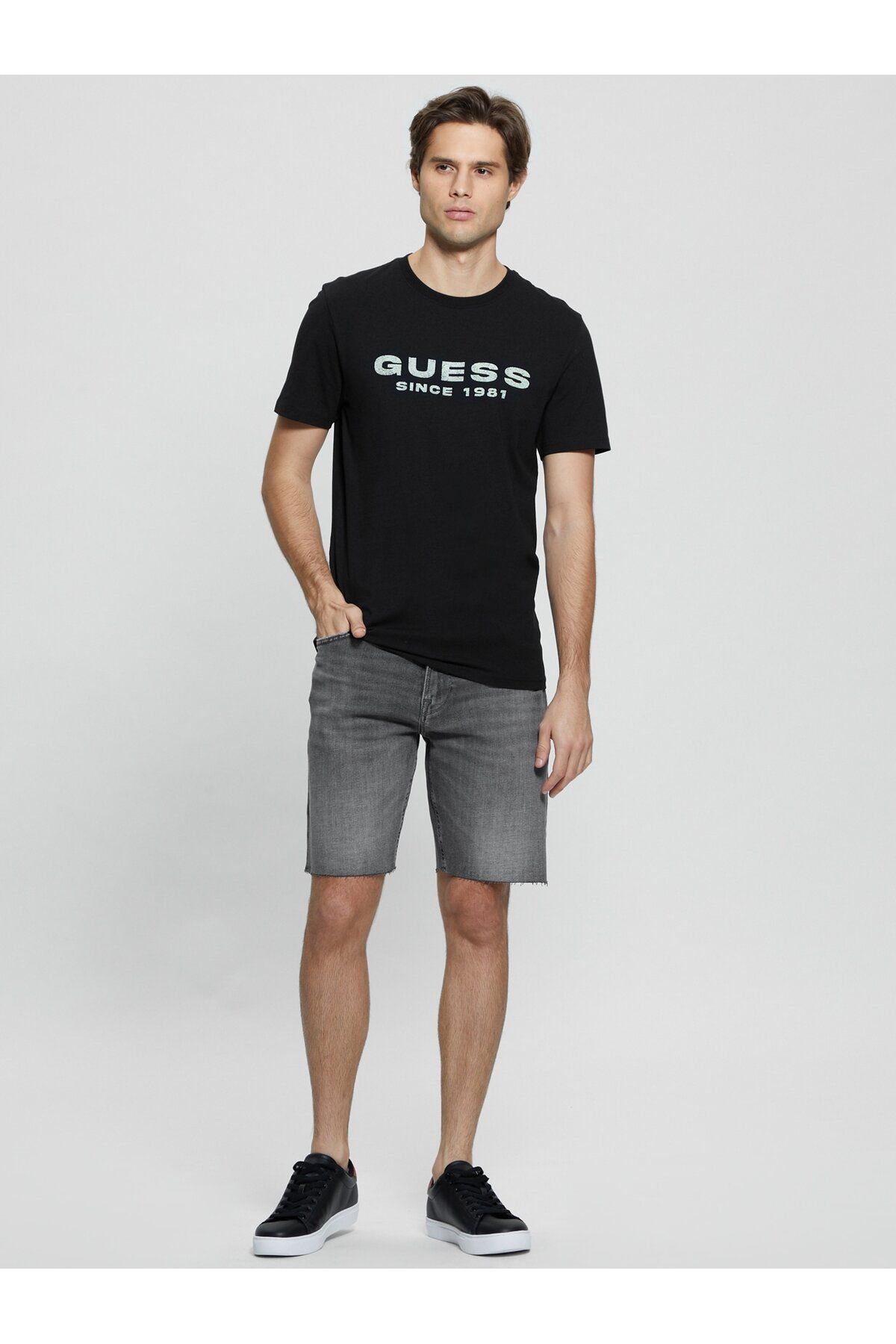 تی شرت مشکی مردانه Slim Fit Logo Guess