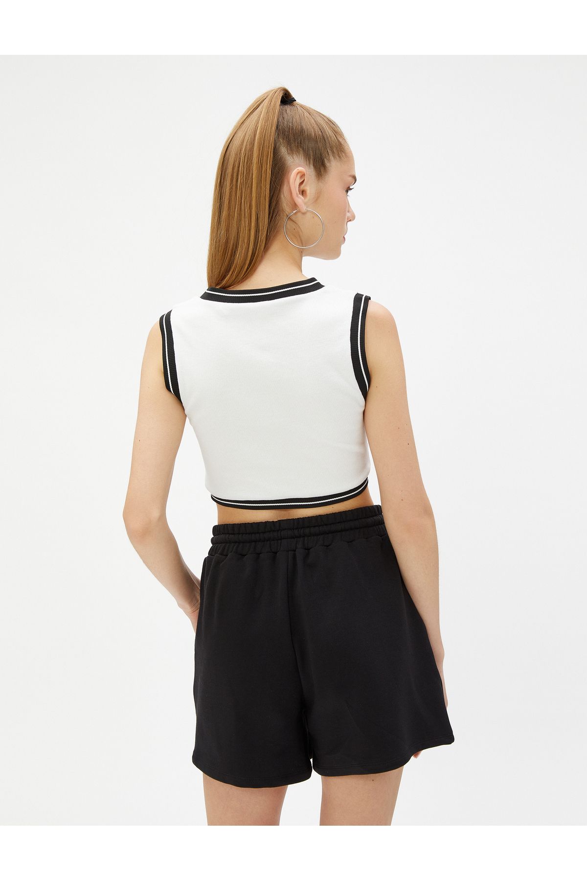 Koton-Crop Tank Top mit V-Ausschnitt und gerippten Streifen 4